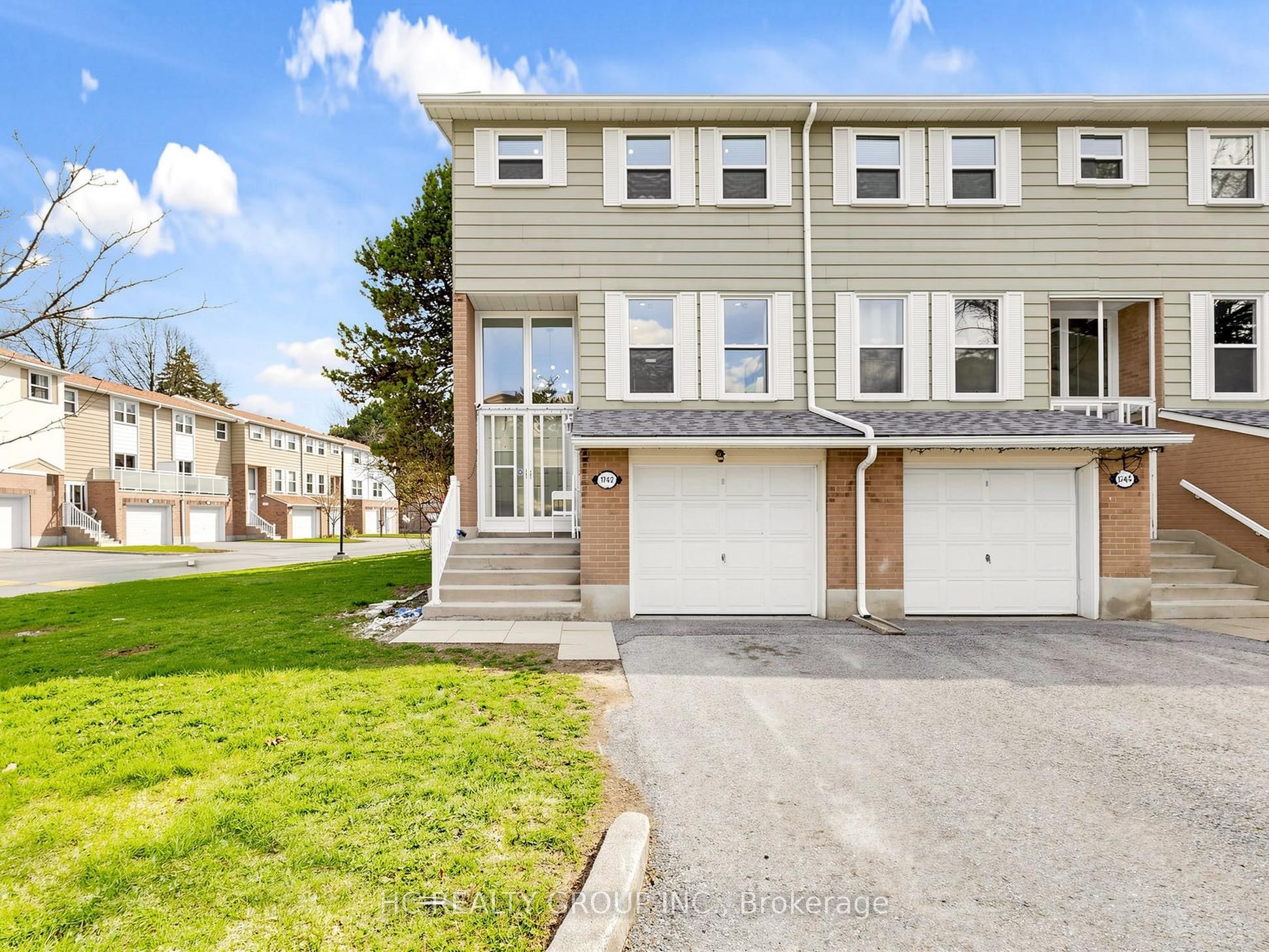 1742 John Street 36, Markham, ON L3T 1Y9