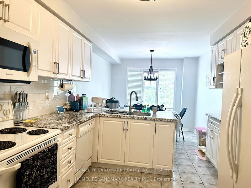 52 Beresford Drive, Richmond Hill, ON L4B 4J6 photo 4
