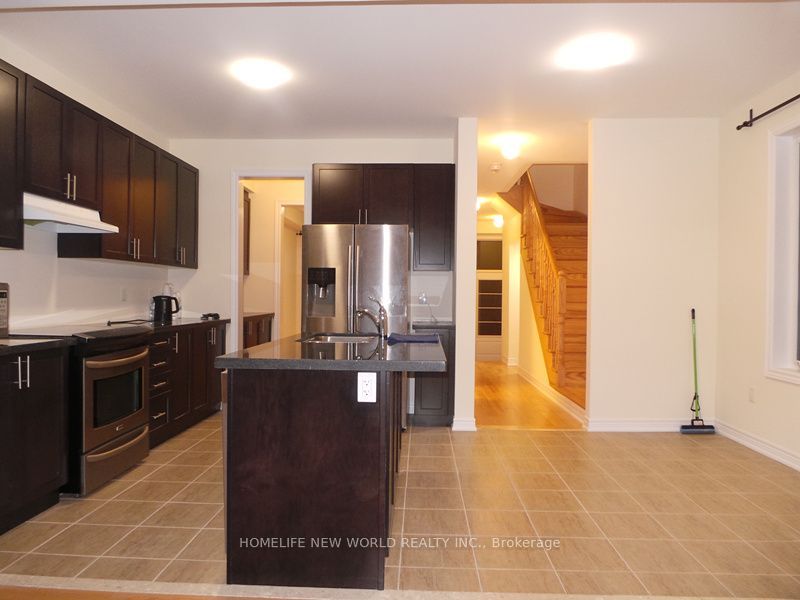 29 Applegate Drive, East Gwillimbury, ON L9N 0R2 photo 2