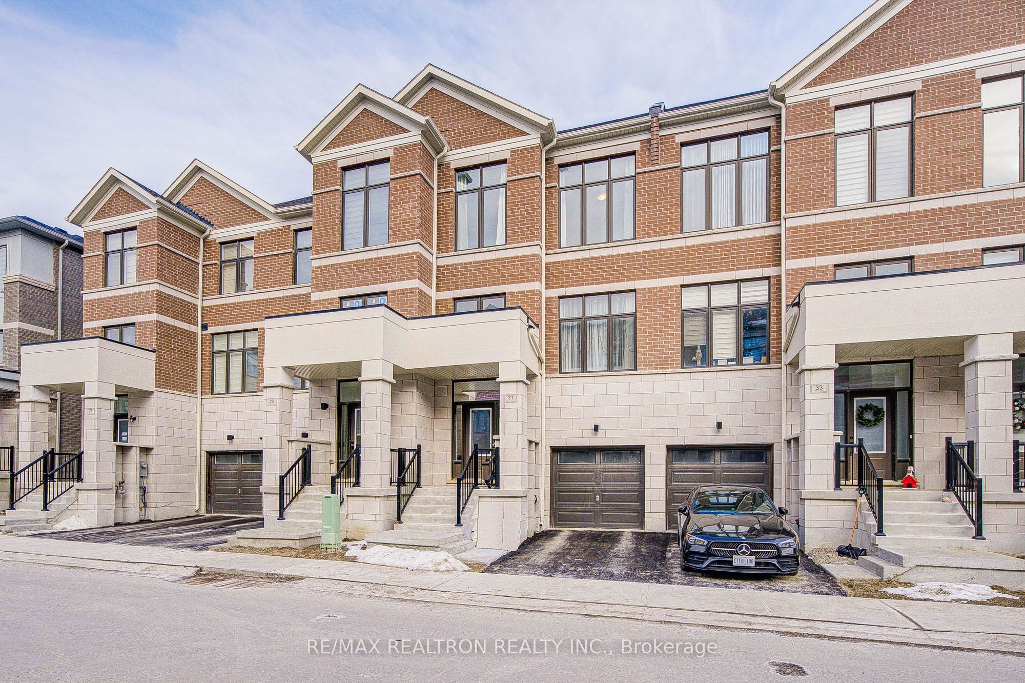 31 Millman Lane, Richmond Hill, ON L4S 0P8 photo 2