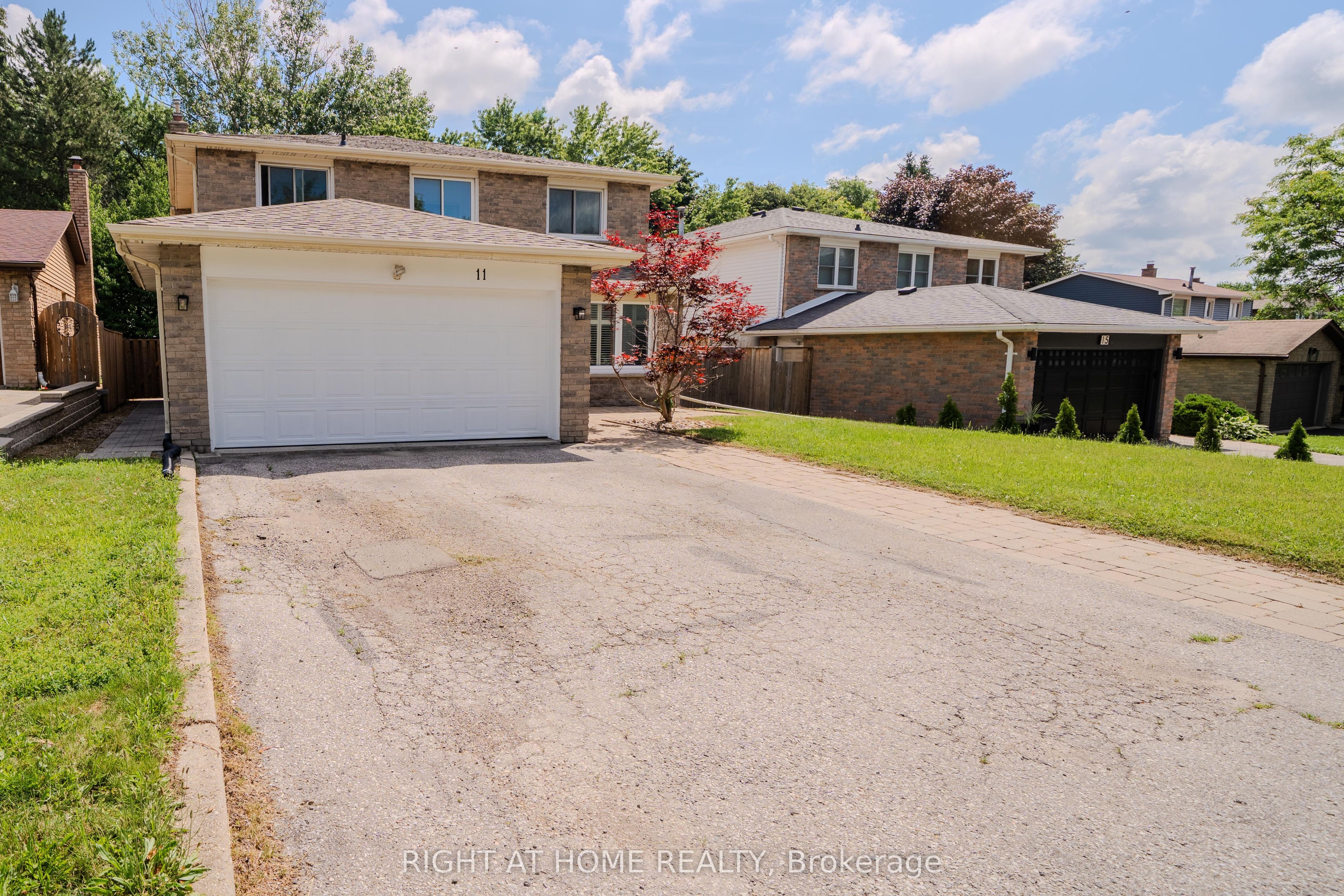 11 Carlson Drive, Newmarket, ON L3Y 6A8 photo 3