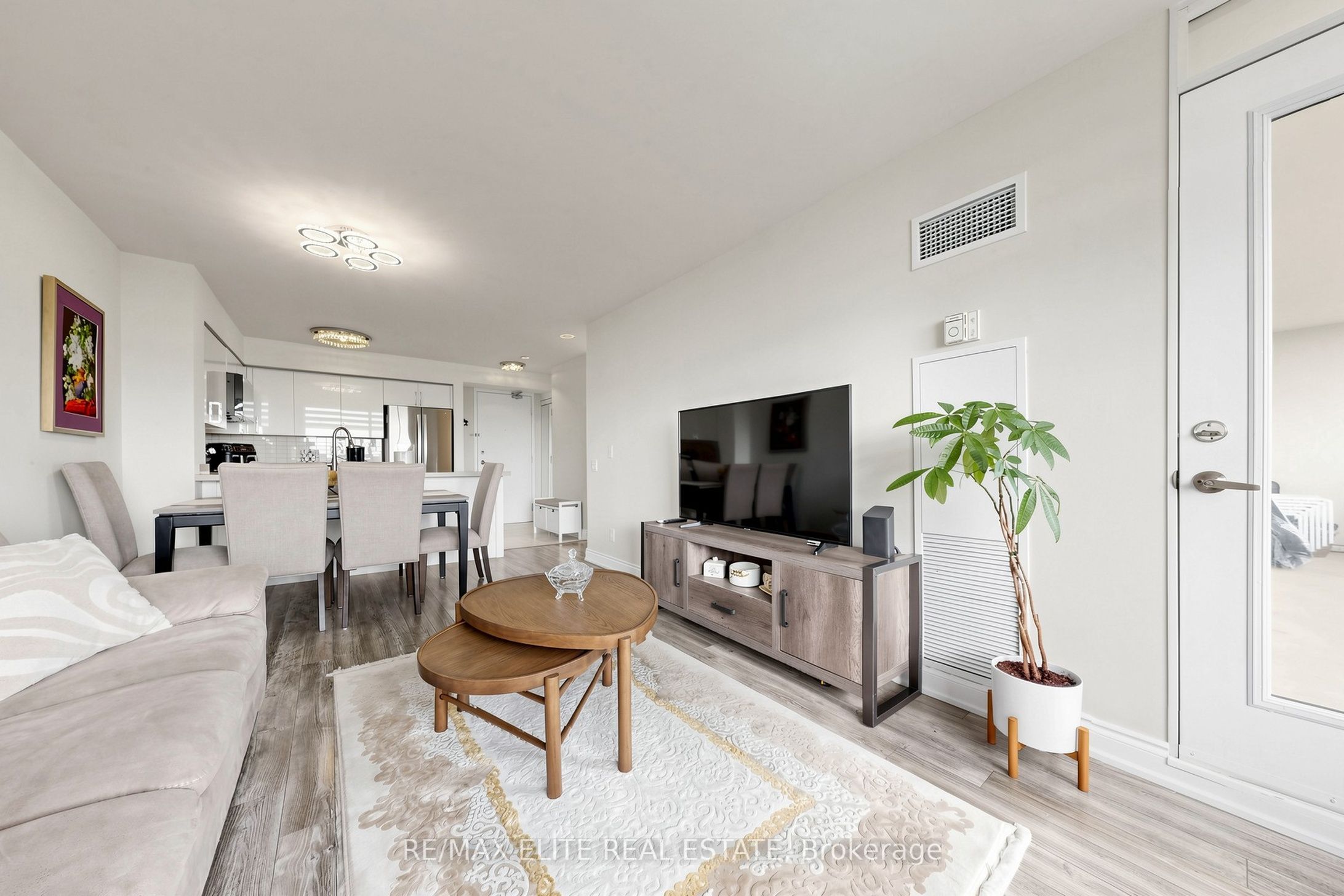 9 Northern Heights Drive 1205, Richmond Hill, ON L4B 4M5 photo 5