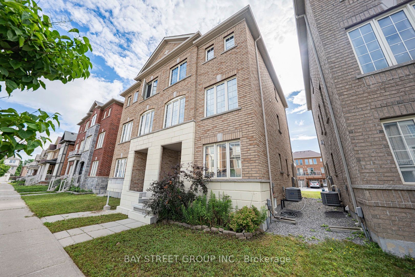13 Highbury Court, Markham, ON L6B 1J7 photo 2