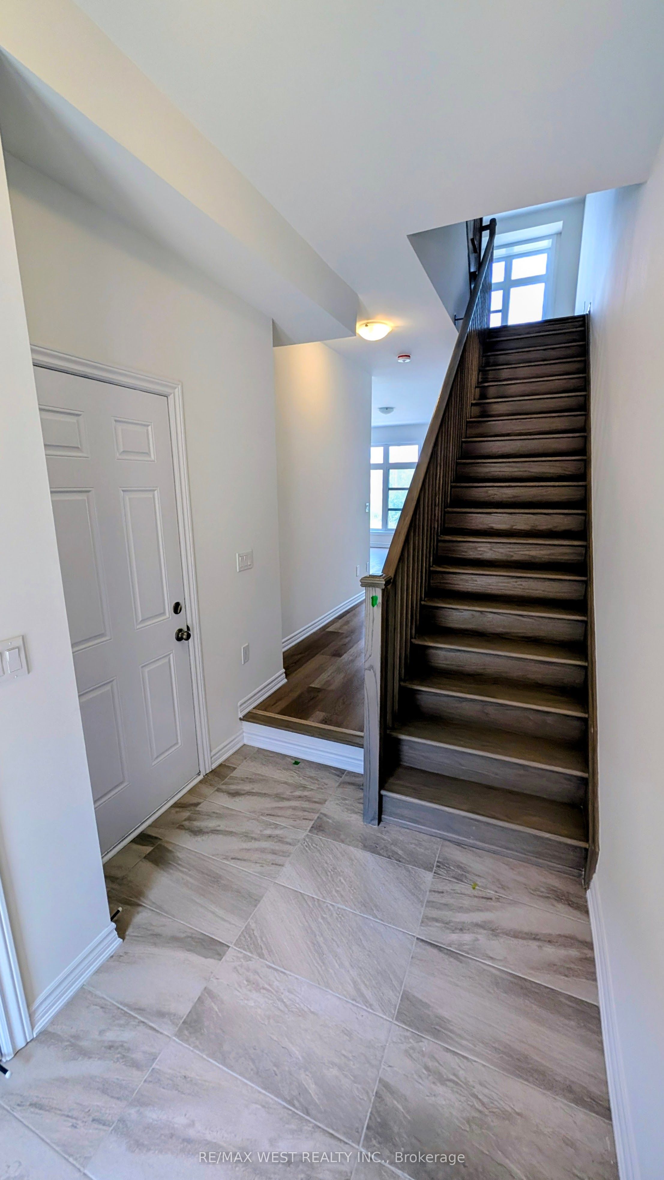 91 Inverary Crescent, Vaughan, ON L4L 1A7 photo 2