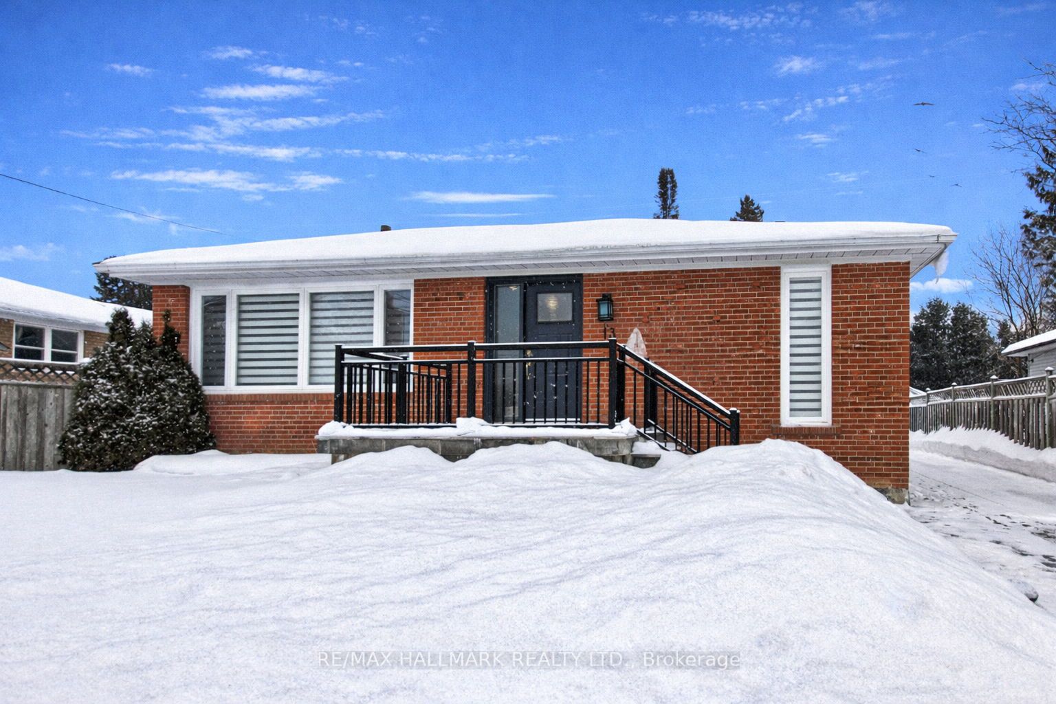 13 Patrick Drive, Aurora, ON L4G 2A6 photo 2
