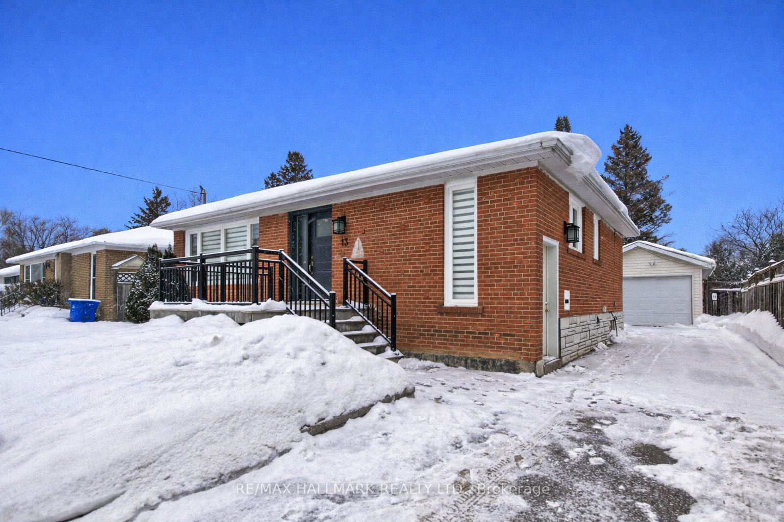 13 Patrick Drive, Aurora, ON L4G 2A6 photo 3