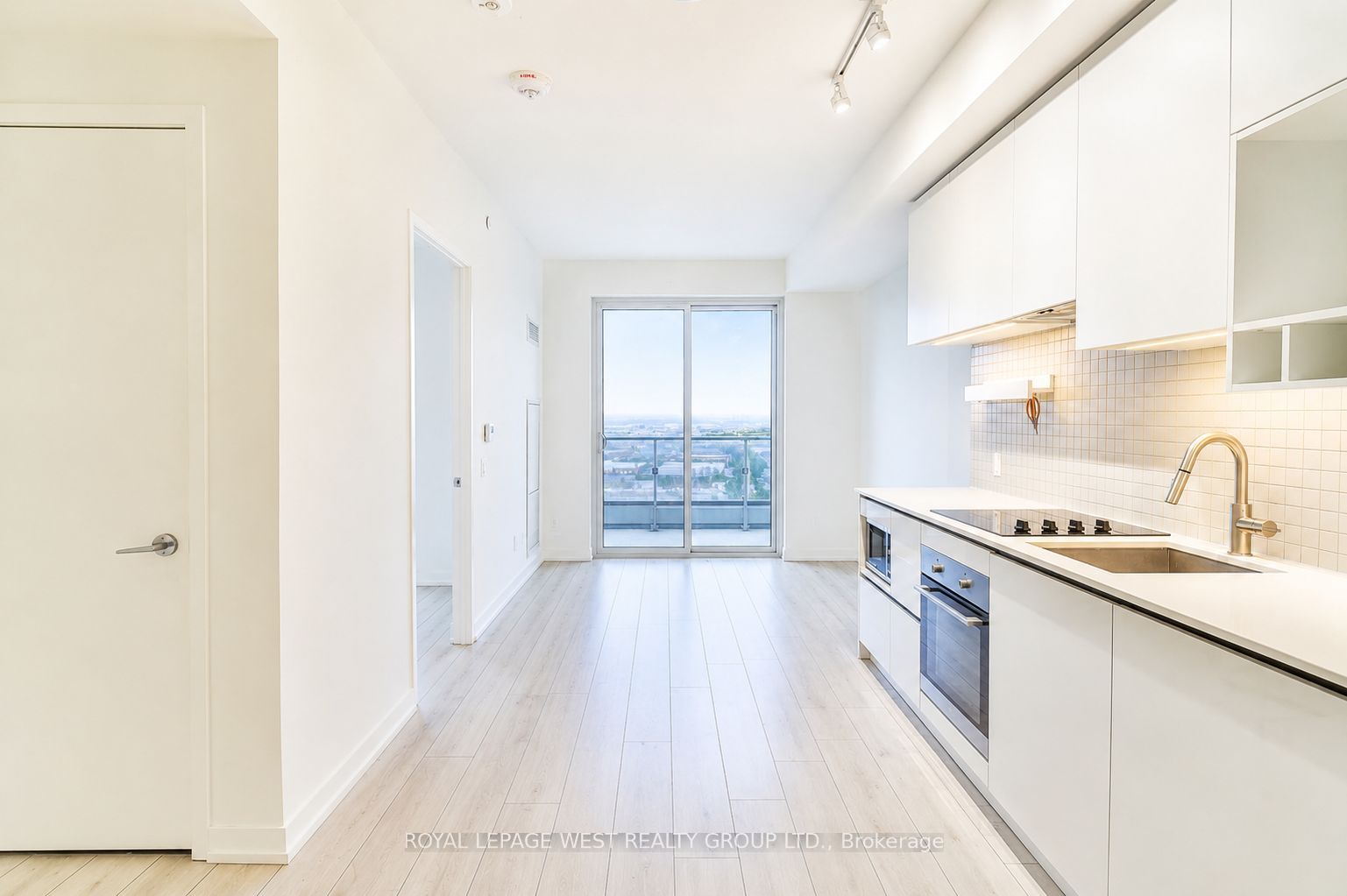 950 Portage Parkway 2615, Vaughan, ON L4K 0J7 photo 2