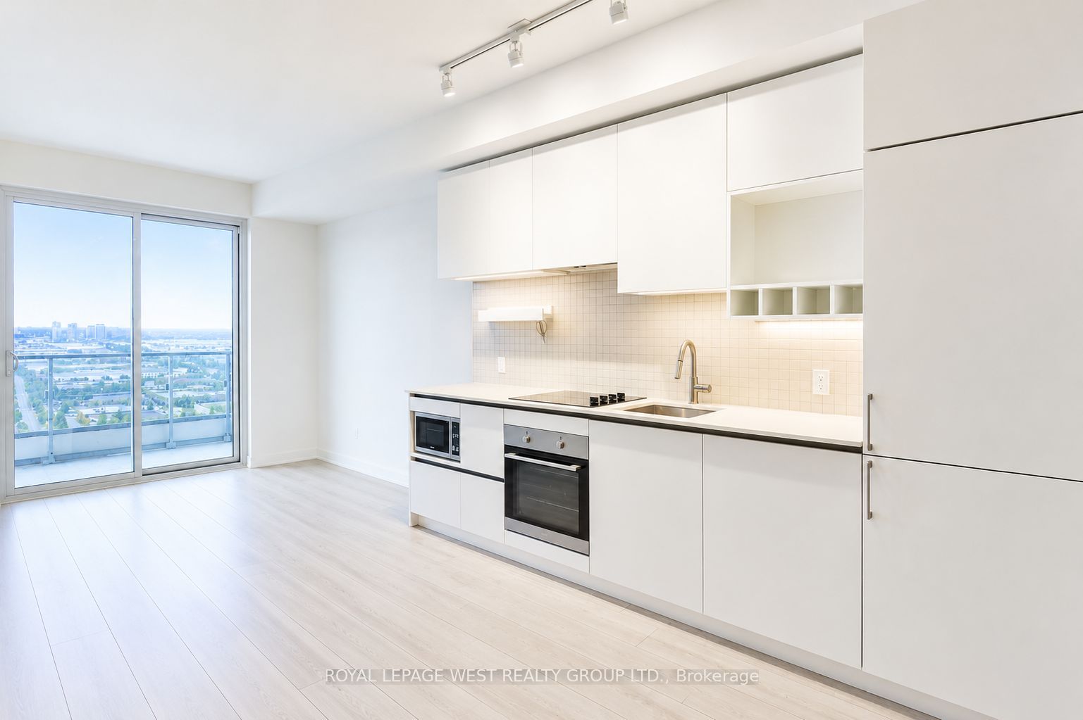 950 Portage Parkway 2615, Vaughan, ON L4K 0J7 photo 3