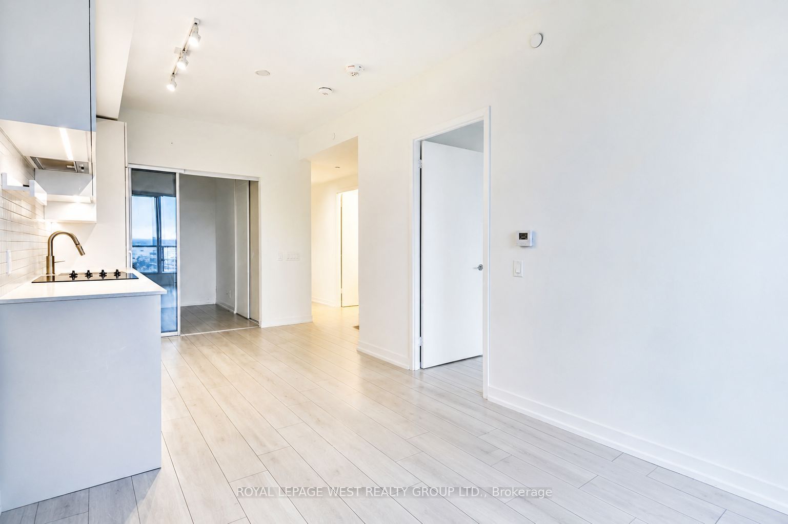 950 Portage Parkway 2615, Vaughan, ON L4K 0J7 photo 4