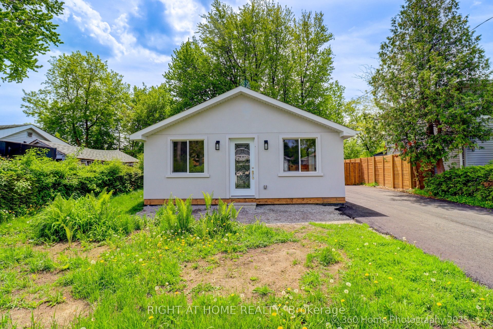 321 Tampa Drive, Georgina, ON L4P 3A3