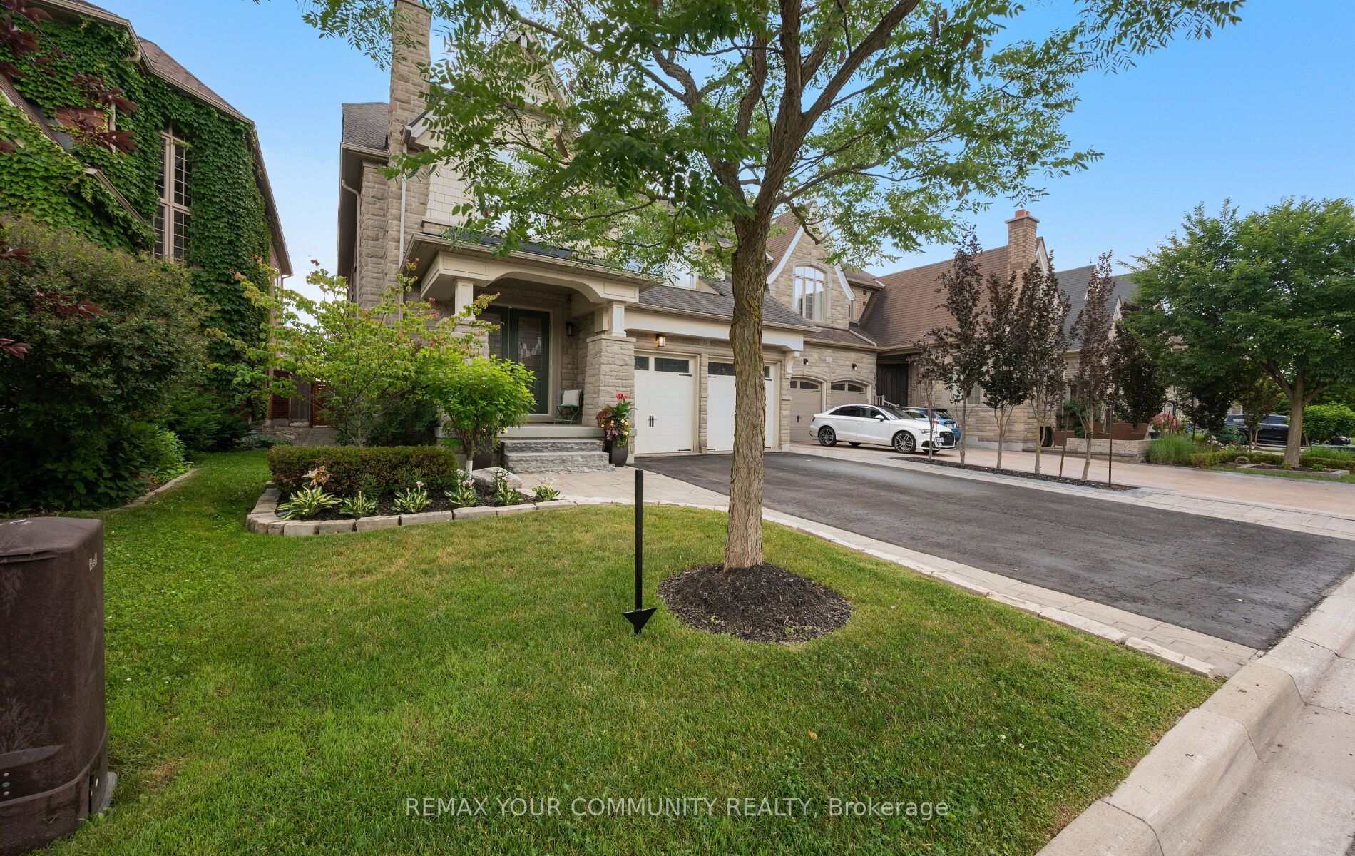 21 Lilly Valley Crescent S, King, ON L7B 0B5 photo 2