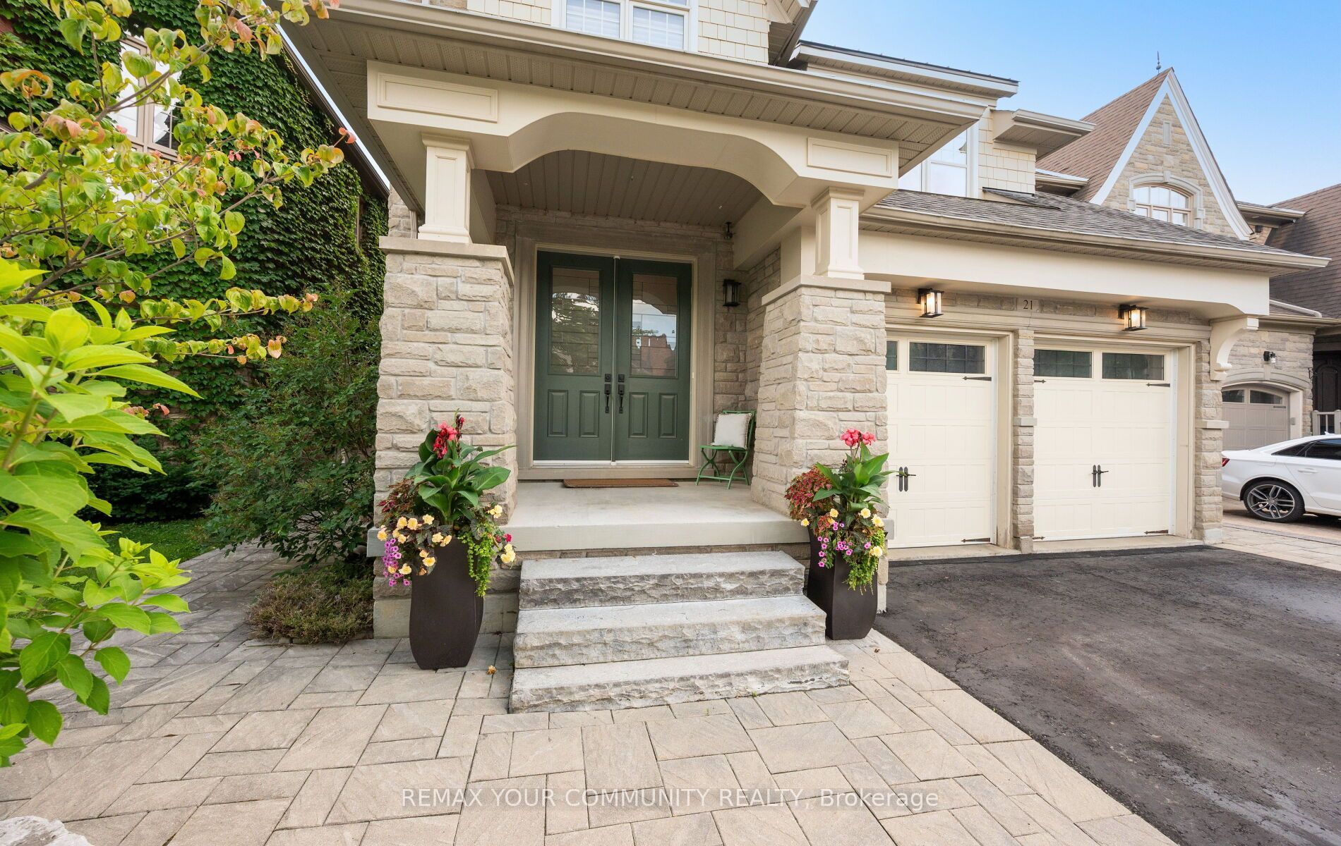 21 Lilly Valley Crescent S, King, ON L7B 0B5 photo 3