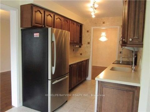 16 Thames Court, Richmond Hill, ON L4B 1N4 photo 5