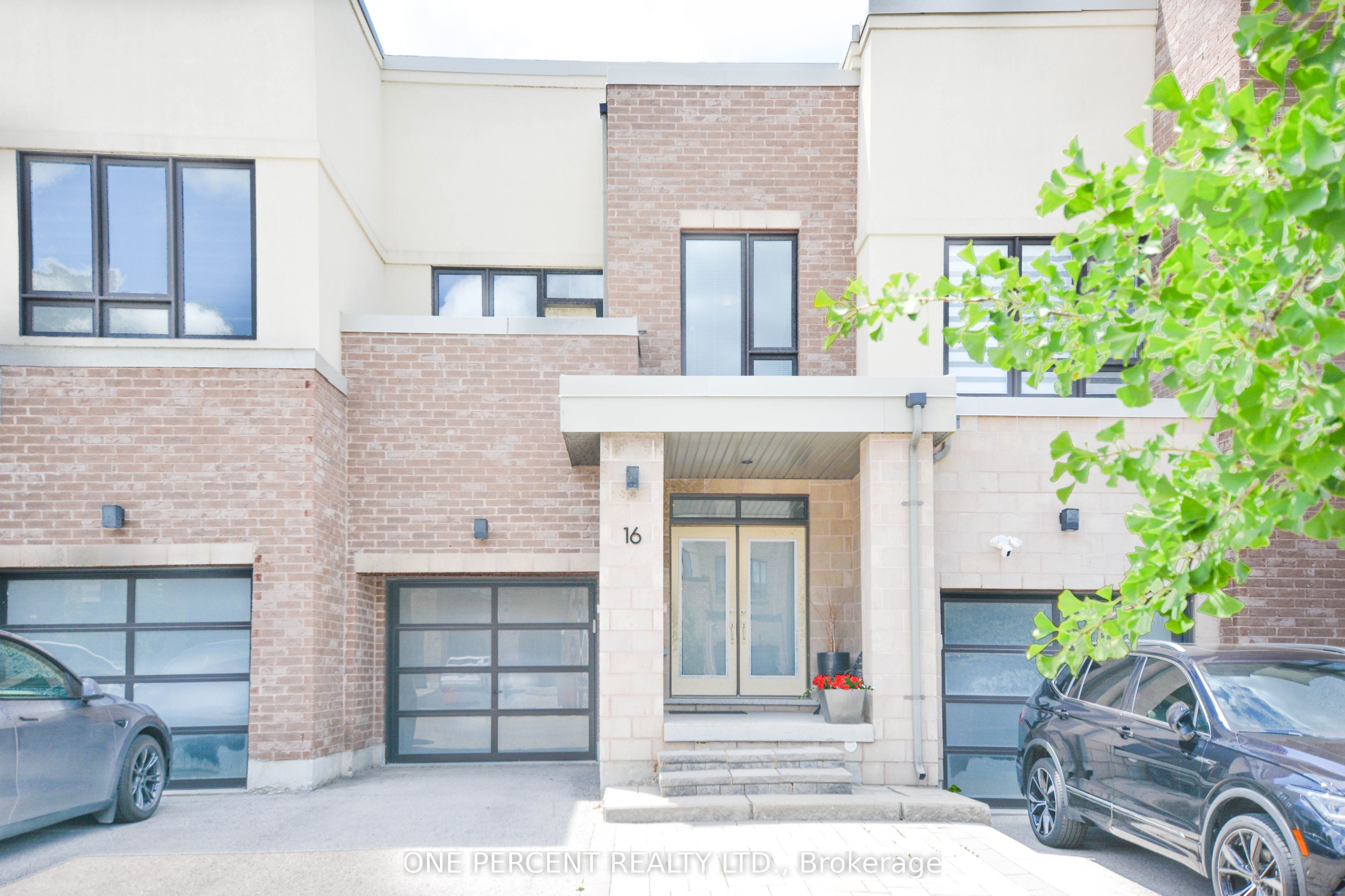 16 Denarius Crescent, Richmond Hill, ON L4E 0Y9 photo 2