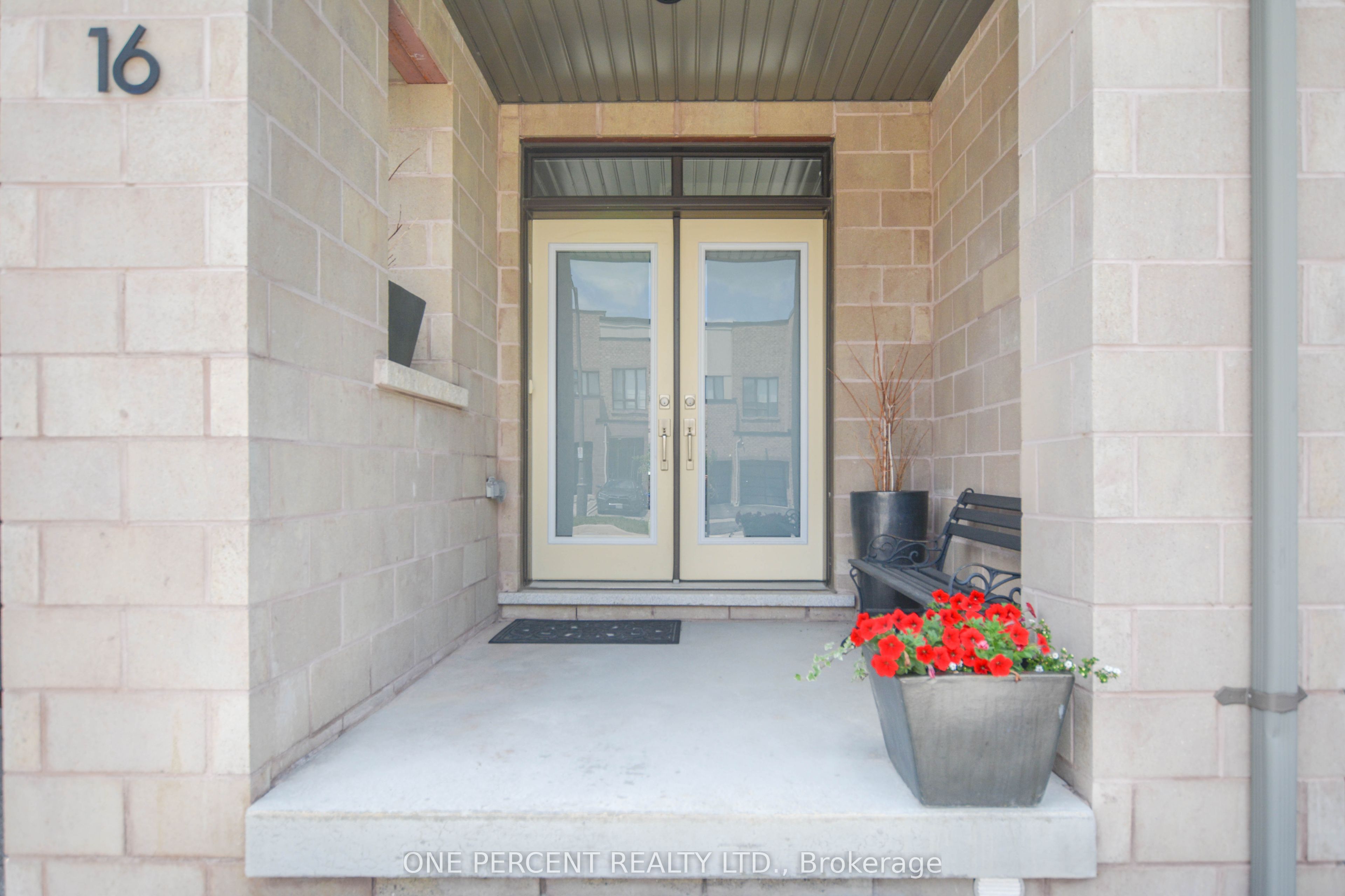 16 Denarius Crescent, Richmond Hill, ON L4E 0Y9 photo 3