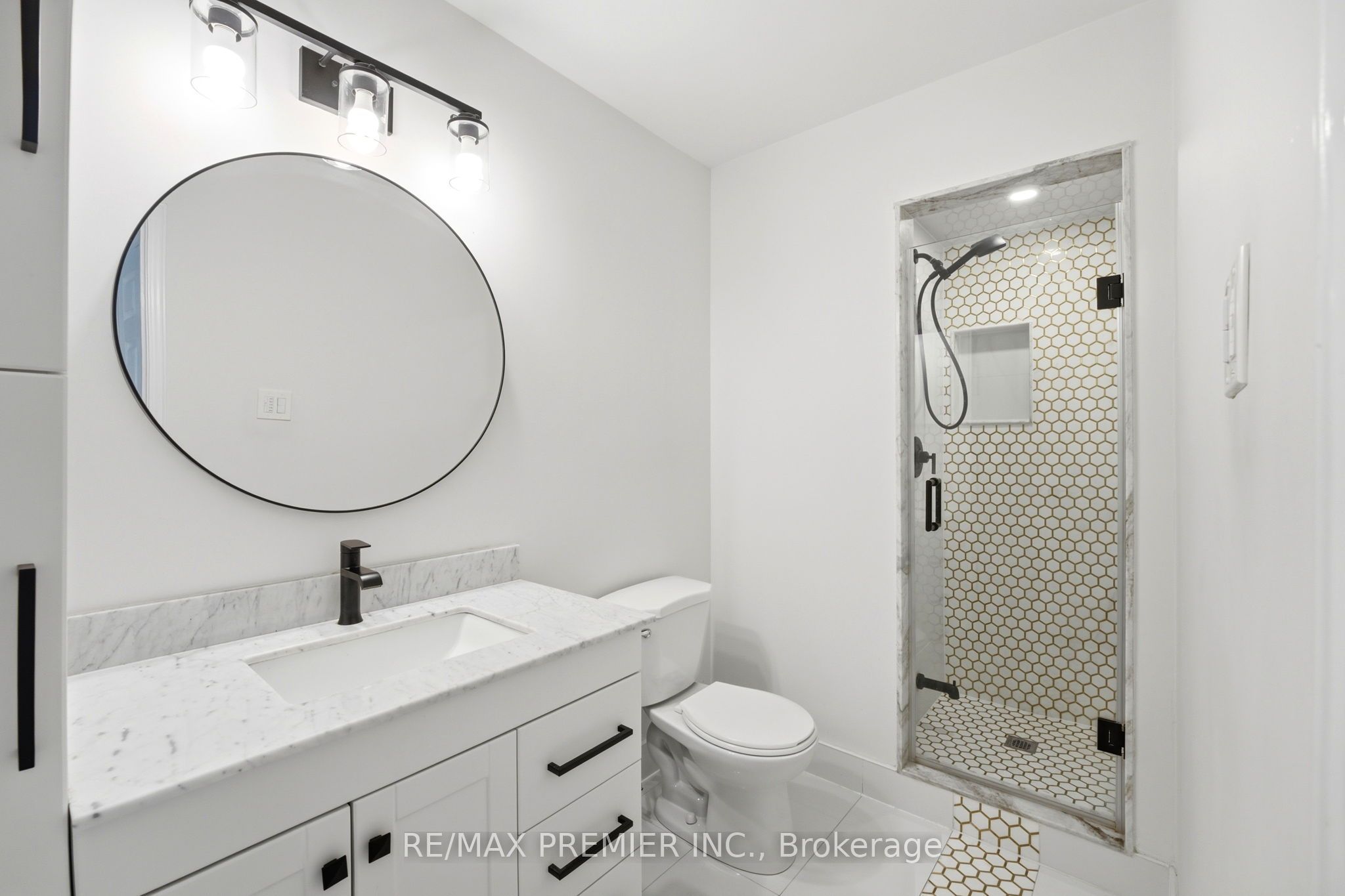 21 Avon Crescent, Vaughan, ON L4L 1H4 photo 3