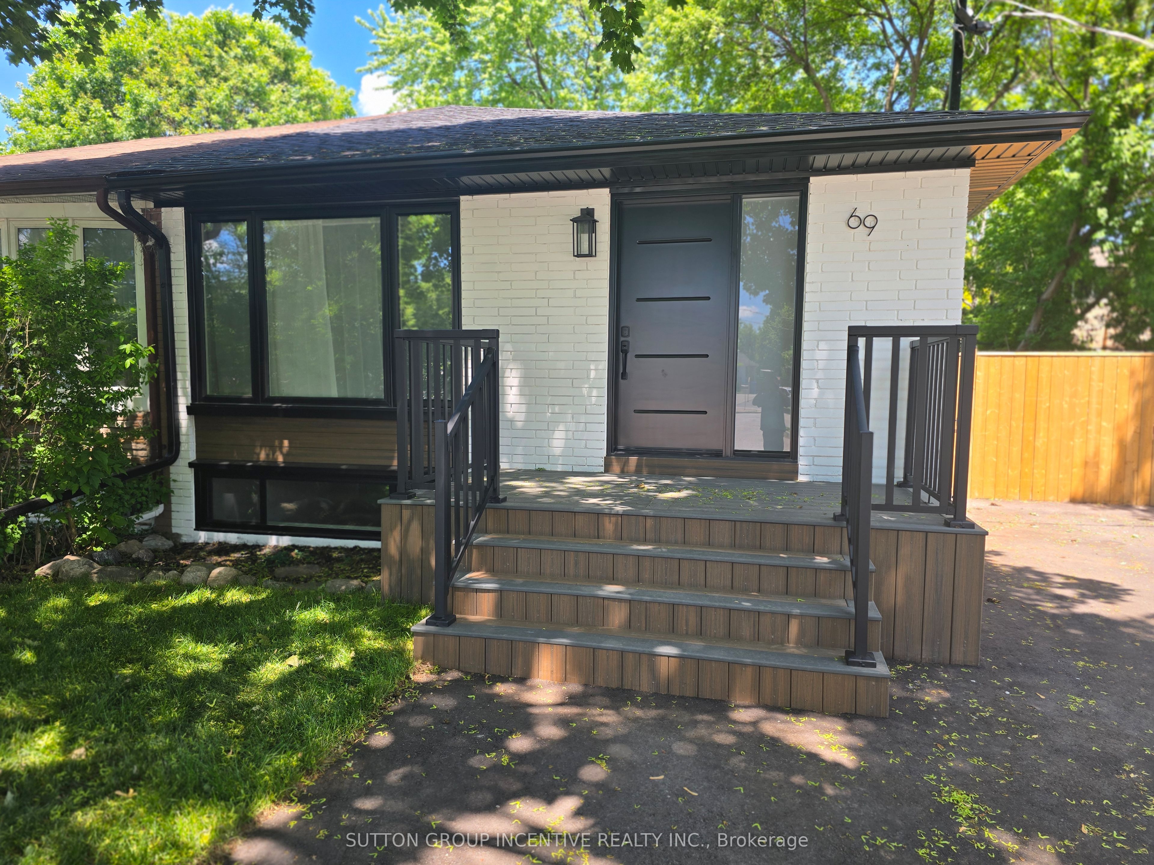 69 Marlin Court MAIN, Newmarket, ON L3Y 2W7 photo 2