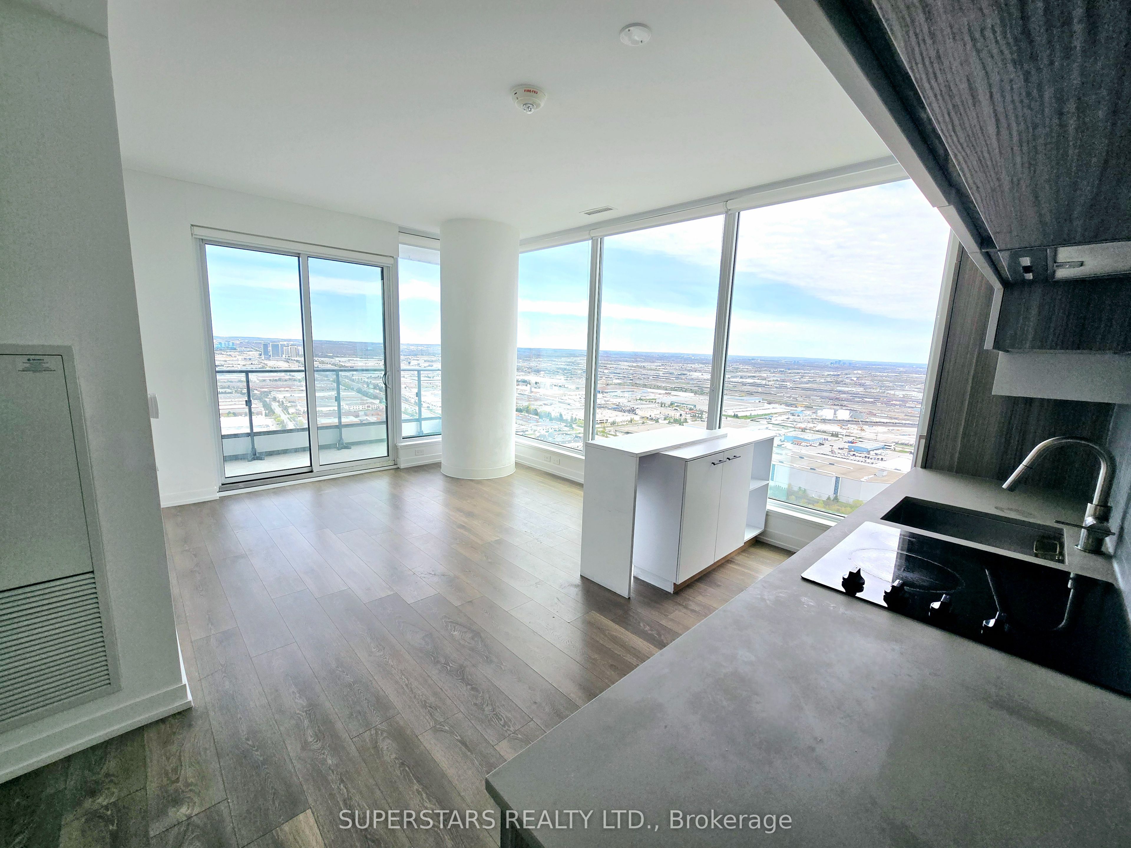 898 Portage Parkway 5002, Vaughan, ON L4K 0J6 photo 4