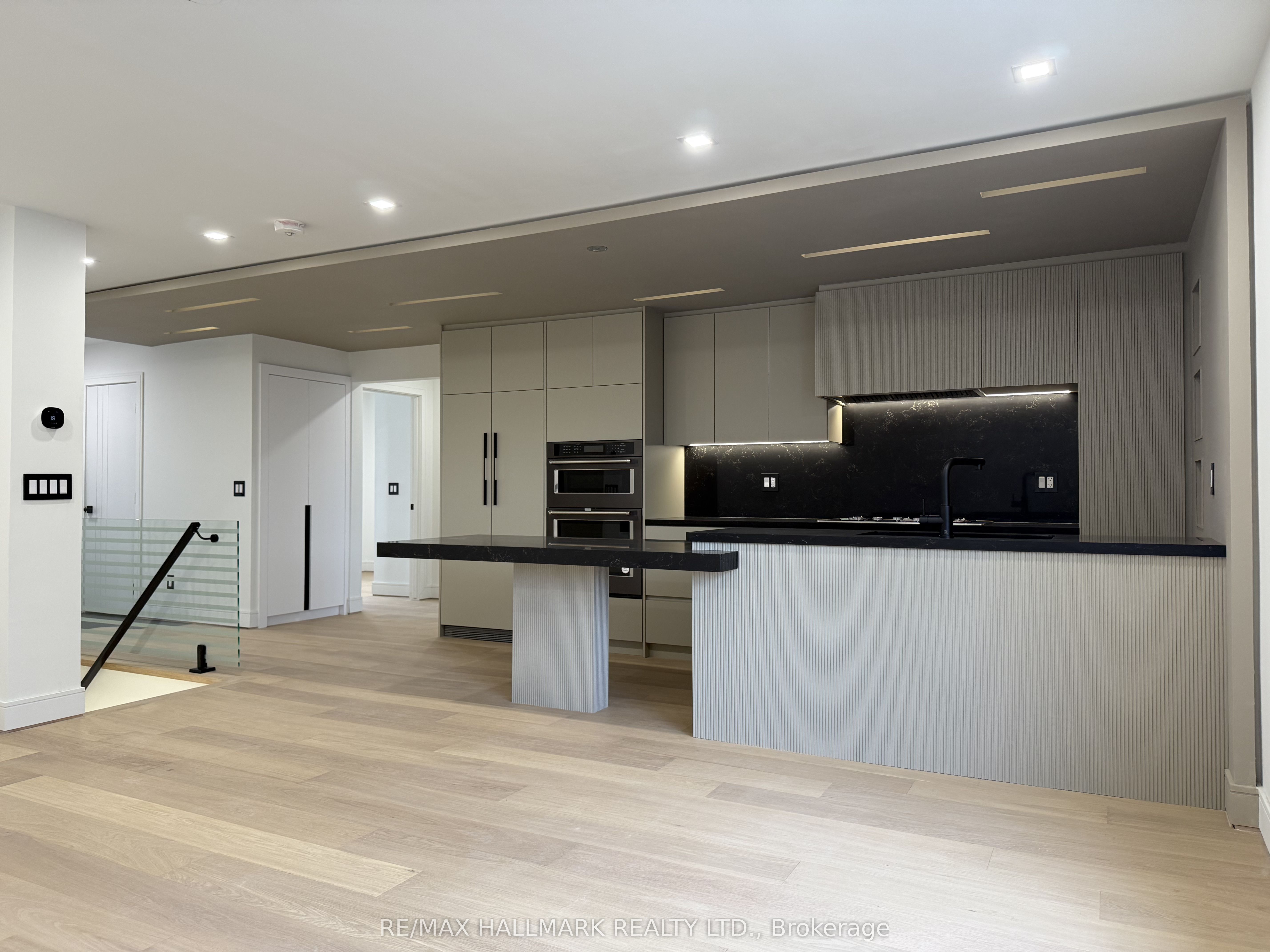 189 Lloyd Avenue Main Floor, Newmarket, ON L3Y 5L4
