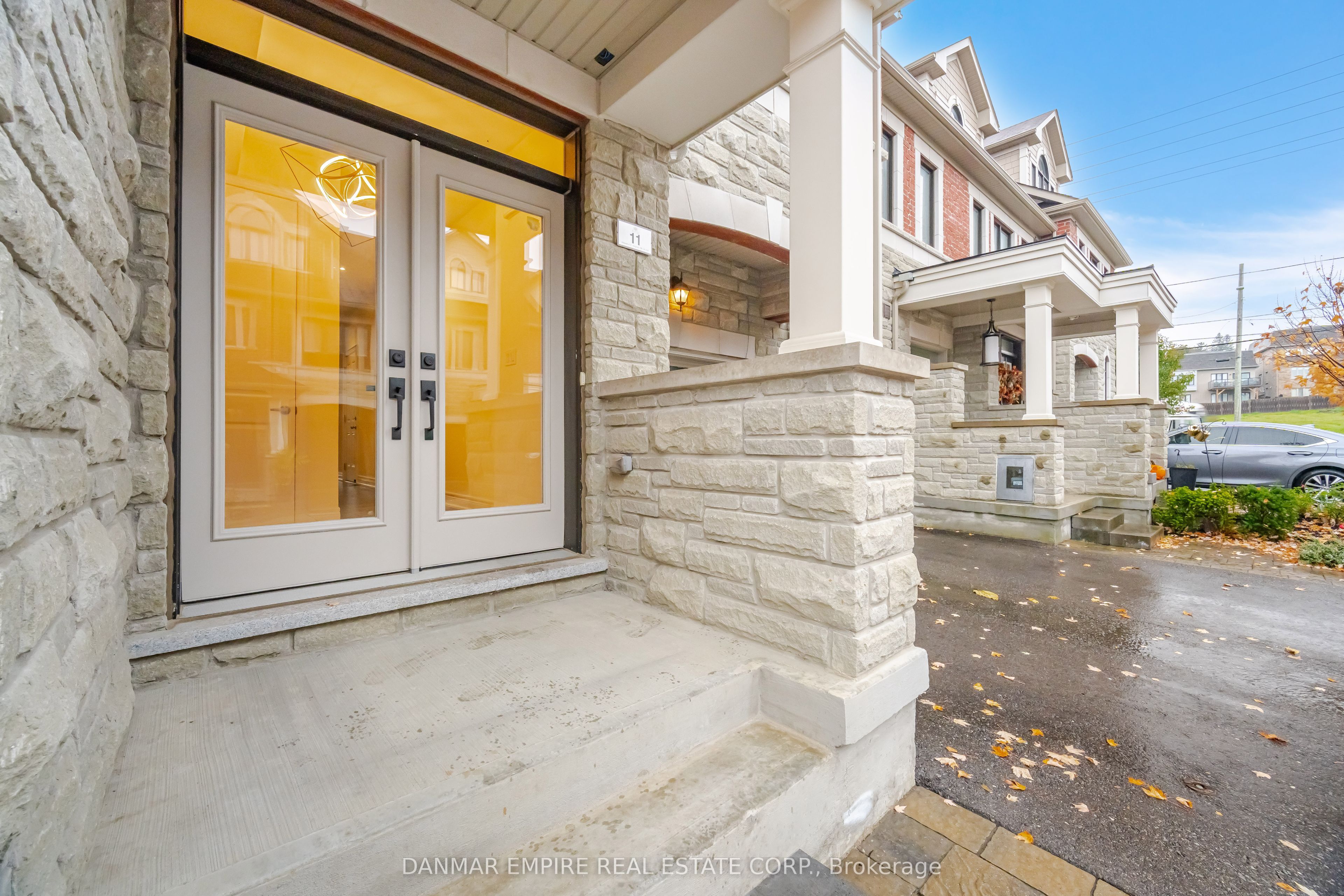 11 Hiawatha Court, Vaughan, ON L4L 0J2 photo 2