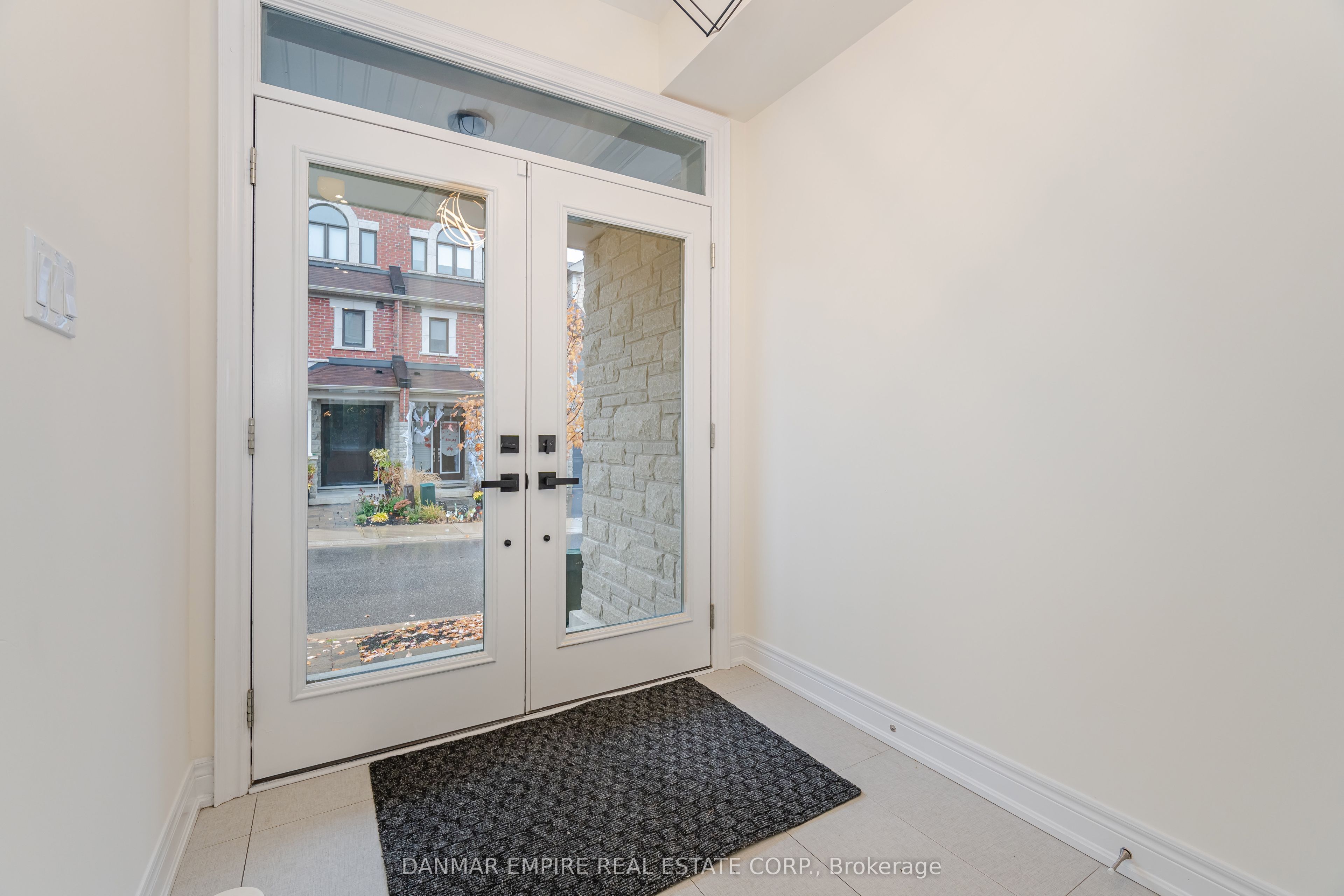 11 Hiawatha Court, Vaughan, ON L4L 0J2 photo 3