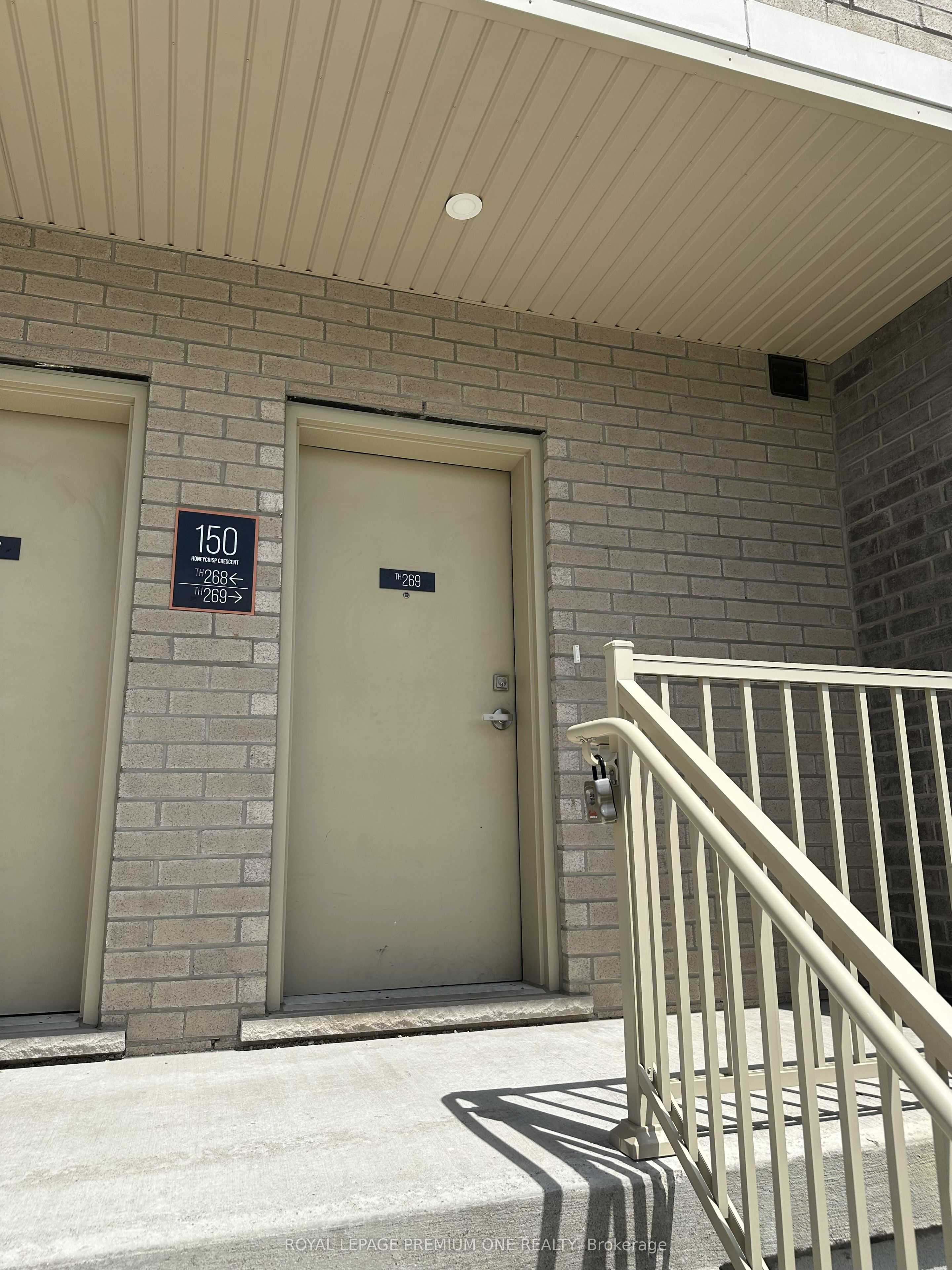 150 Honeycrisp Crescent 269, Vaughan, ON L4K 0N7 photo 2