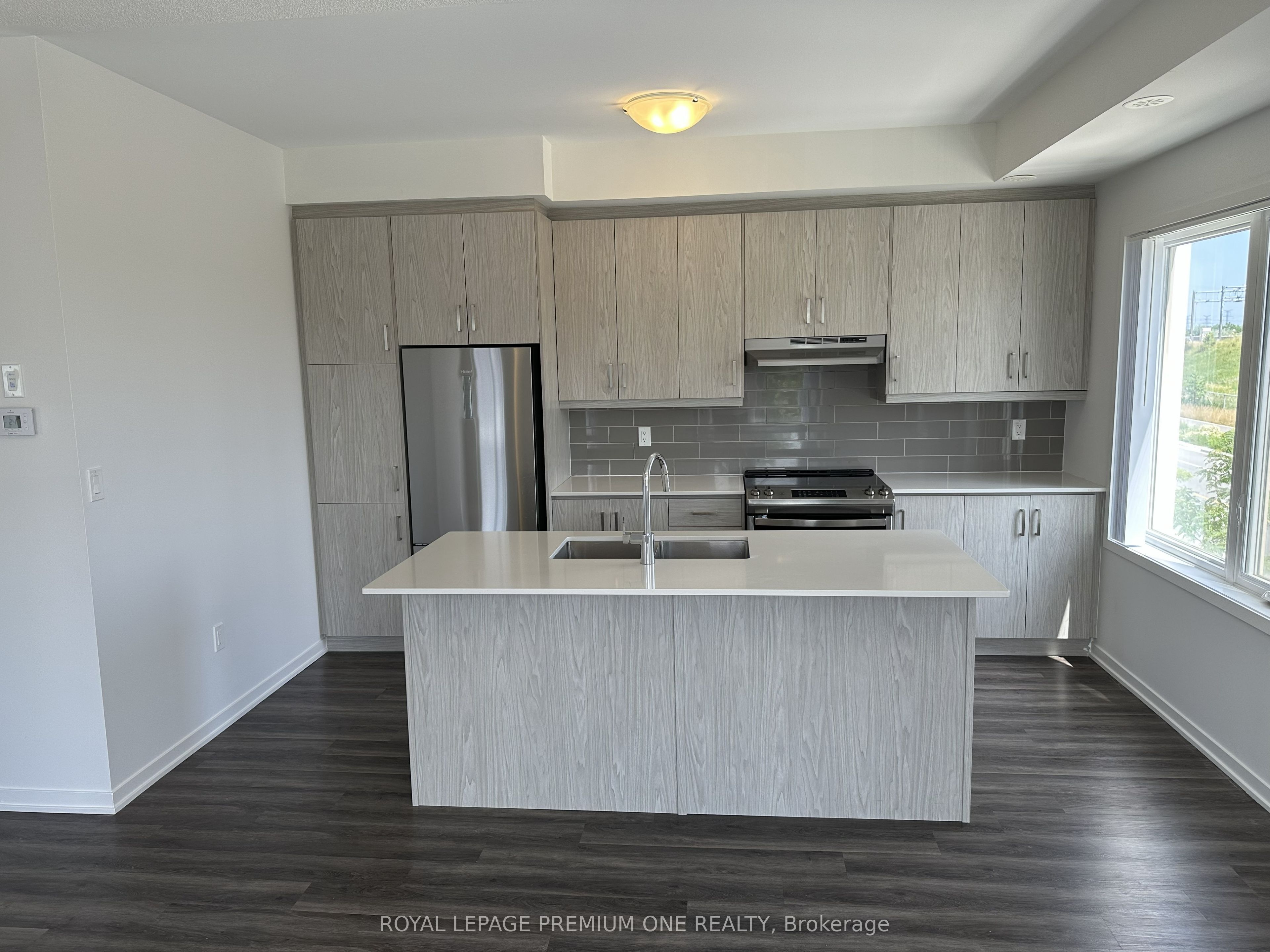 150 Honeycrisp Crescent 269, Vaughan, ON L4K 0N7 photo 3