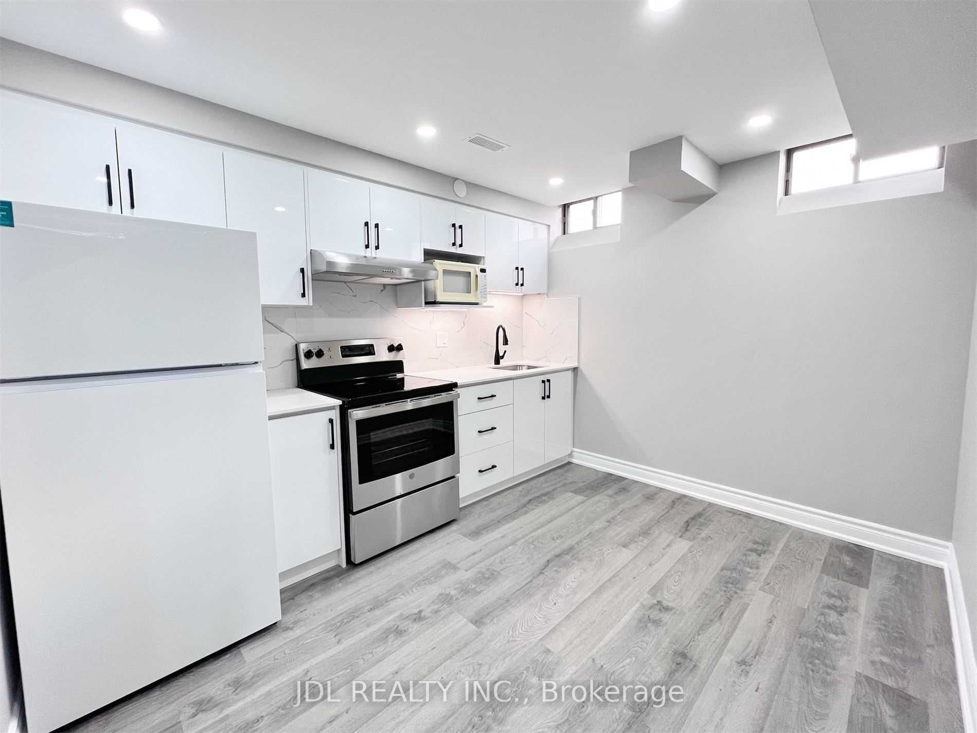 43 Portage Avenue Bsmt, Richmond Hill, ON L4E 2Z5 photo 2
