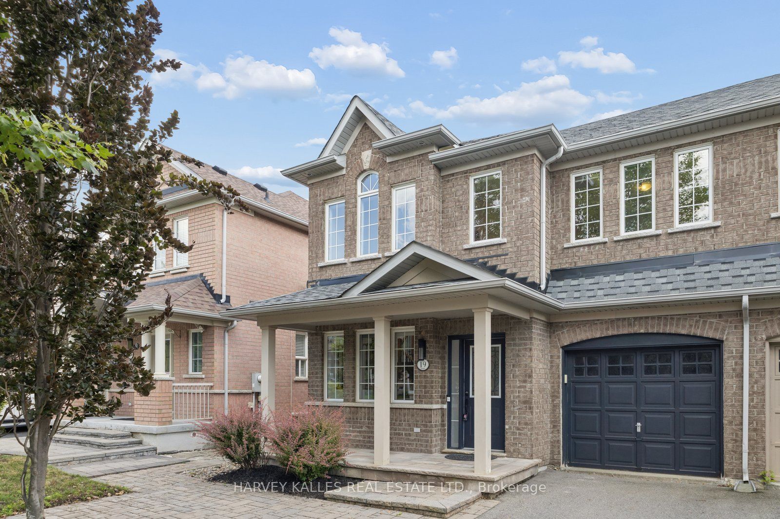 19 Starr Crescent, Aurora, ON L4G 7X4 photo 3
