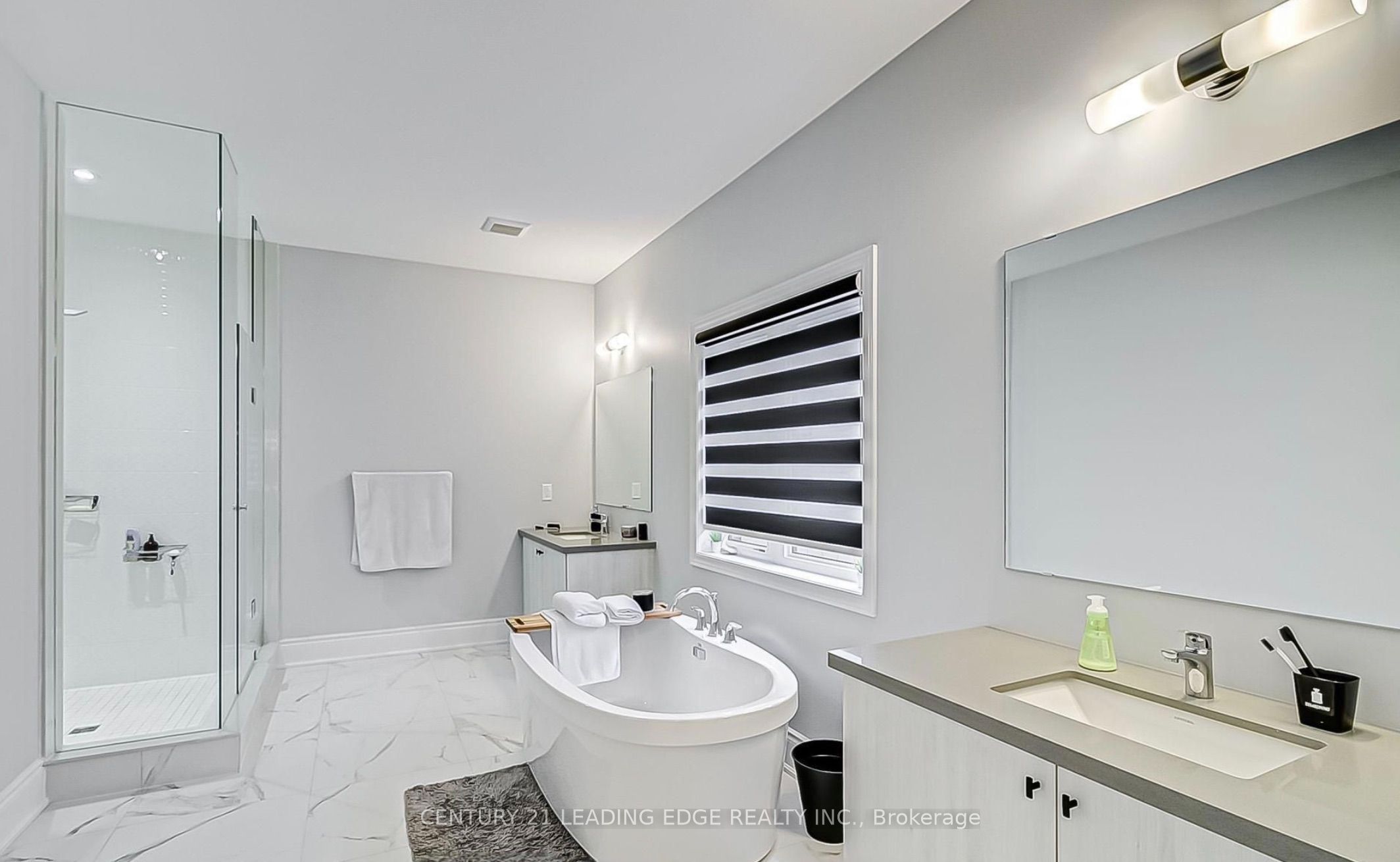 37 Woodhaven Avenue, Aurora, ON L4G 3Y1 photo 2