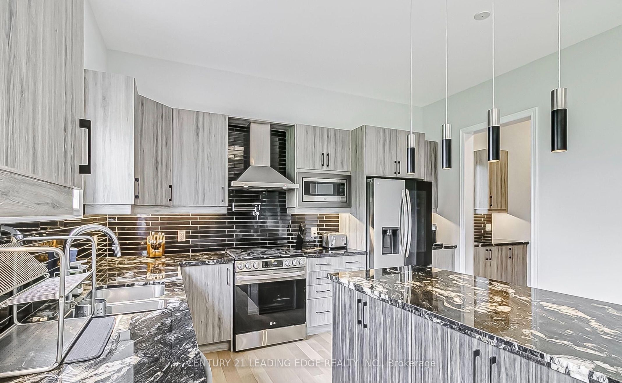 37 Woodhaven Avenue, Aurora, ON L4G 3Y1 photo 4