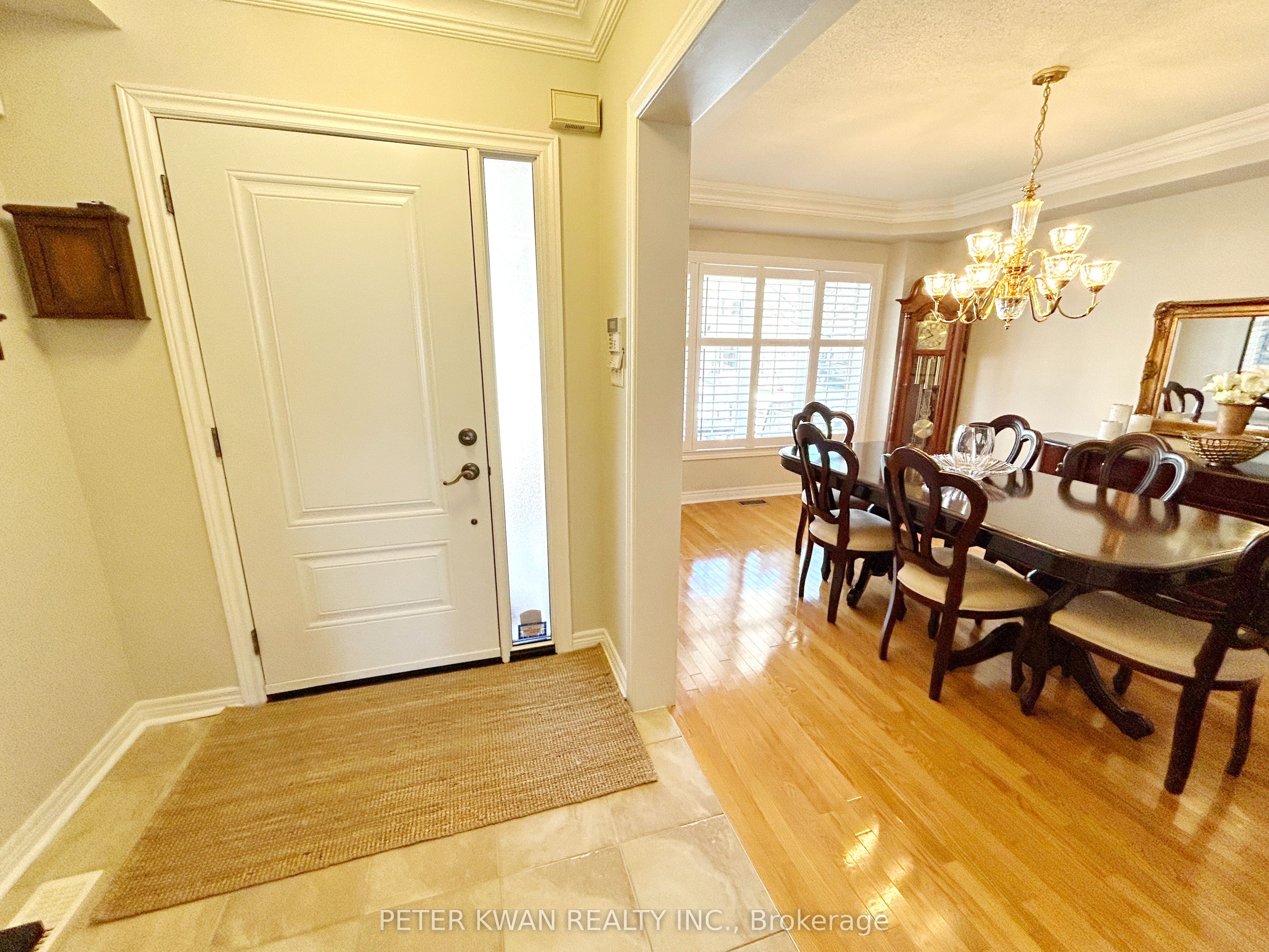 664 Society Crescent, Newmarket, ON L3X 2S9 photo 4