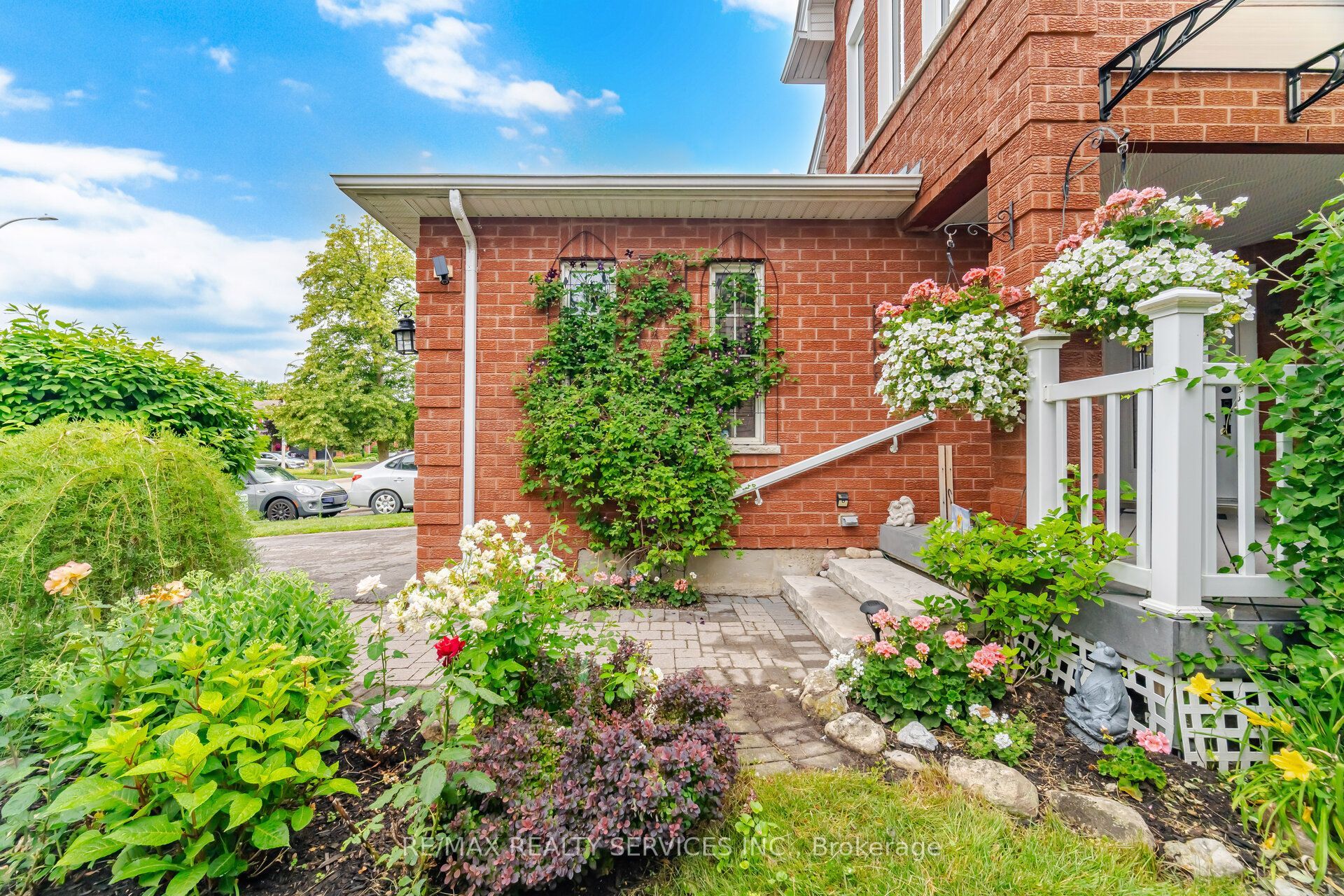 30 Henderson Crescent, New Tecumseth, ON L9R 1Y3 photo 2
