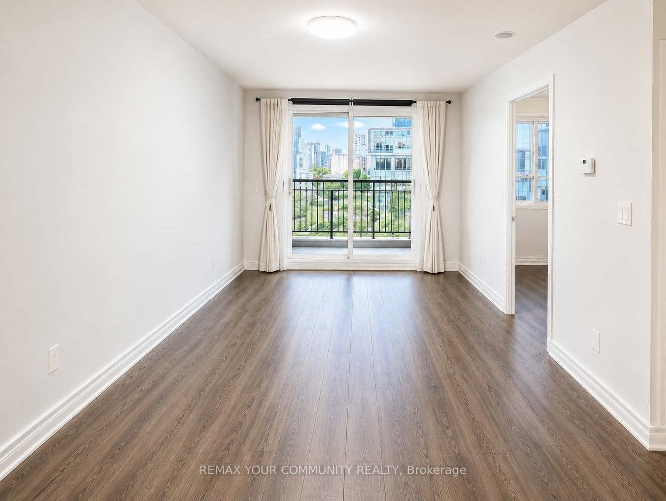 48 Suncrest Boulevard 522, Markham, ON L3T 7Y5 photo 2