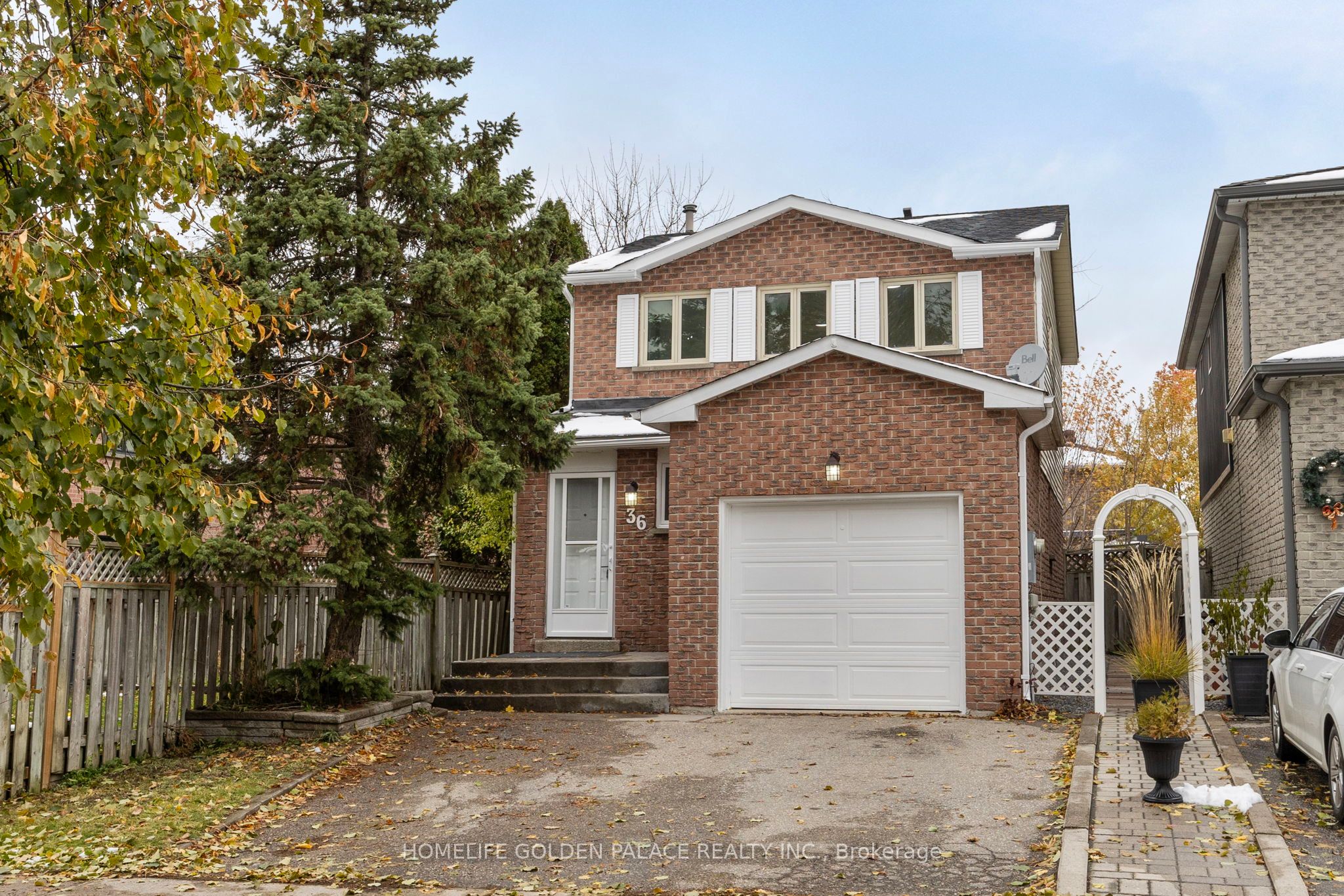 36 Moonlight Lane, Richmond Hill, ON L4C 8K4 photo 2