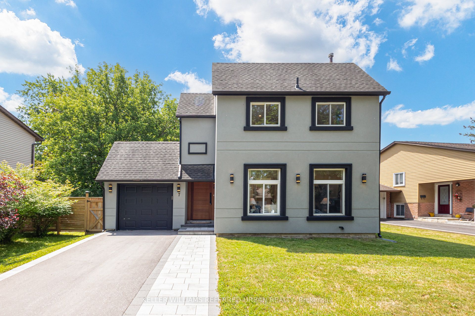 7 Cossar Drive, Aurora, ON L4G 3N6
