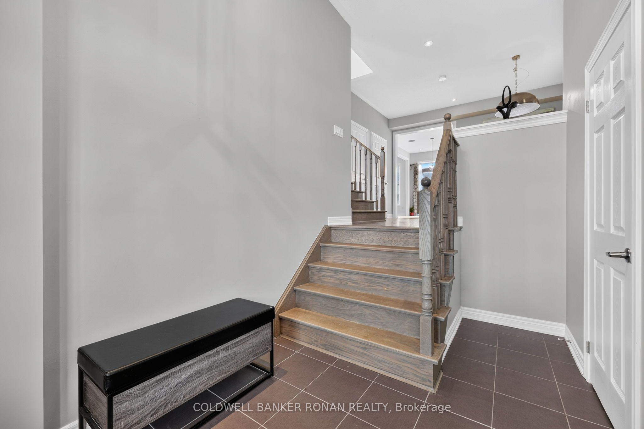 120 Lorne Thomas Place, New Tecumseth, ON L9R 0V8 photo 5