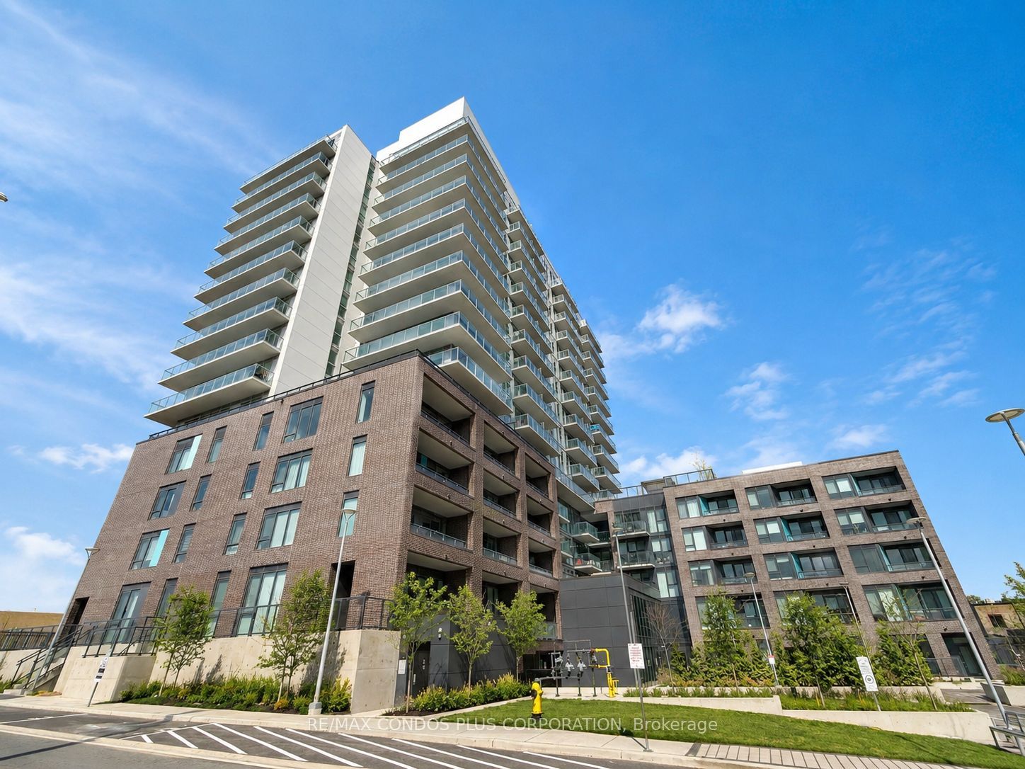 185 Deerfield Road 216, Newmarket, ON L3Y 0G7