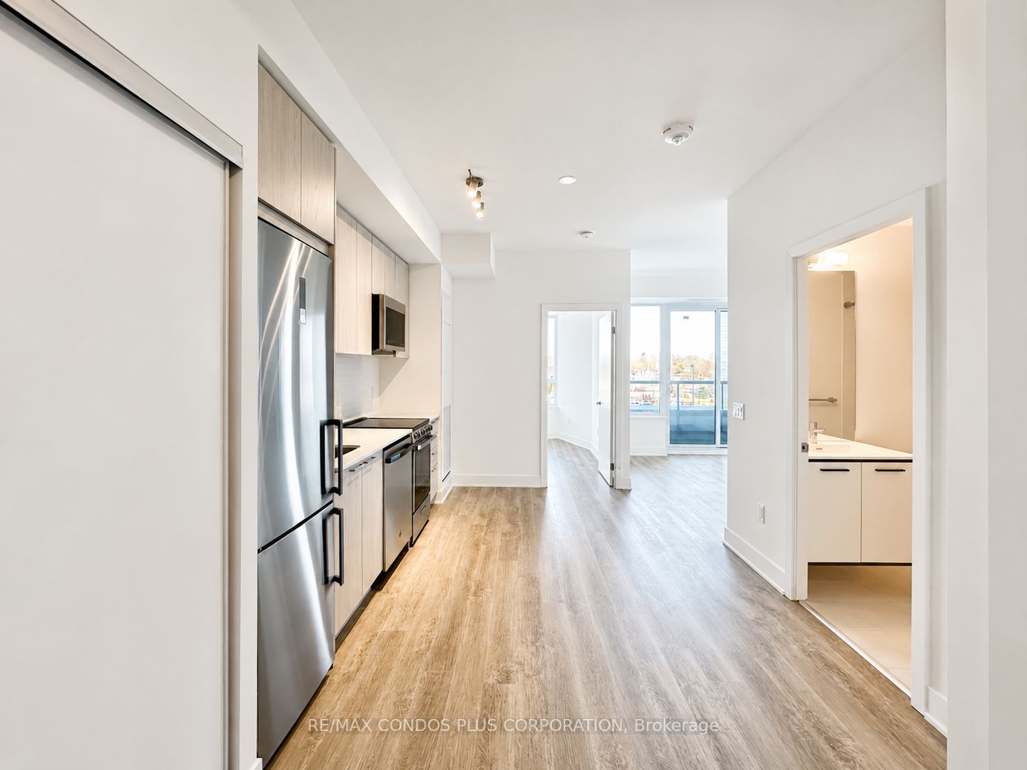 185 Deerfield Road 216, Newmarket, ON L3Y 0G7 photo 4