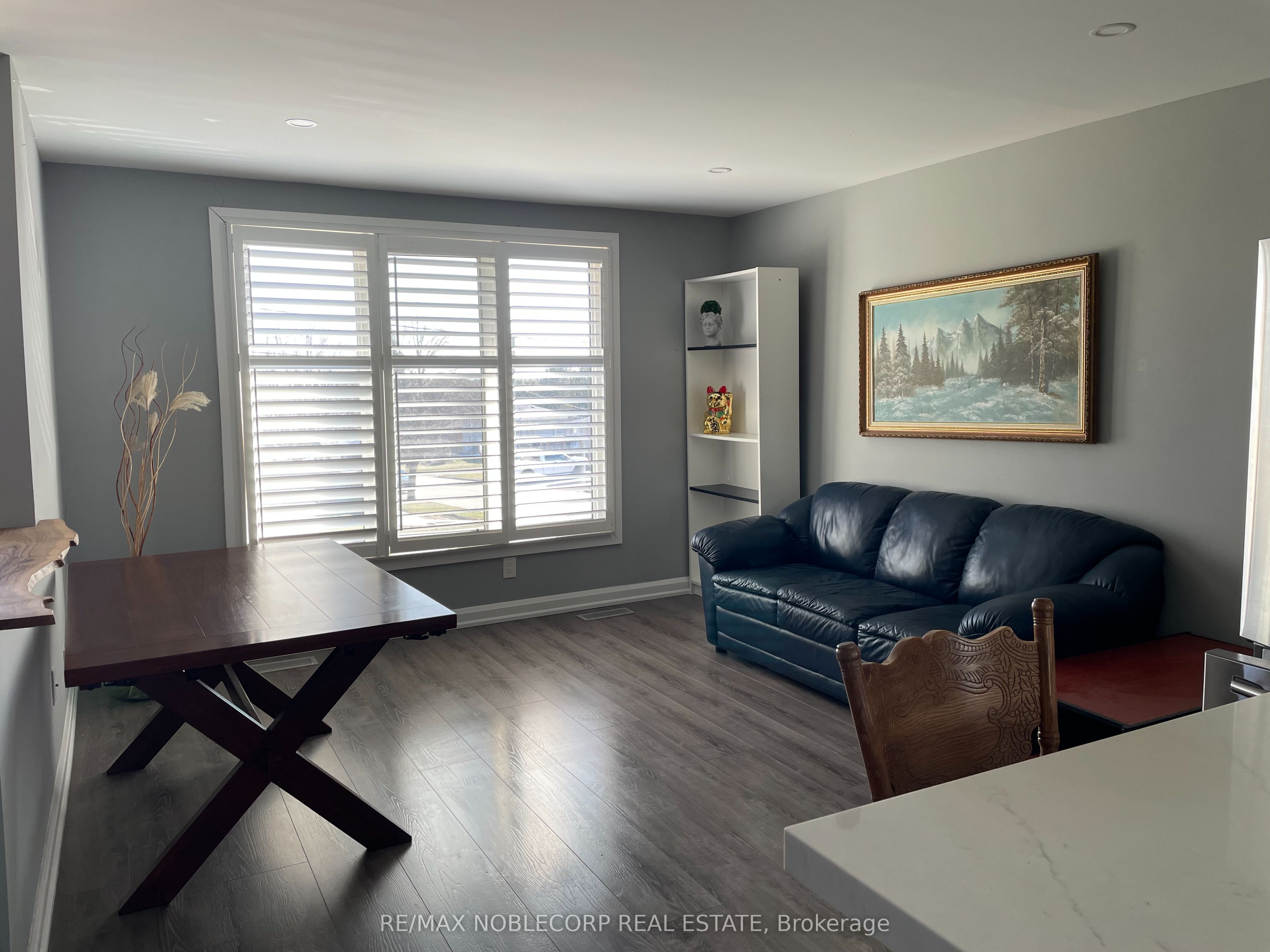 166 Collings Avenue, Bradford West Gwillimbury, ON L3Z 1W1 photo 3