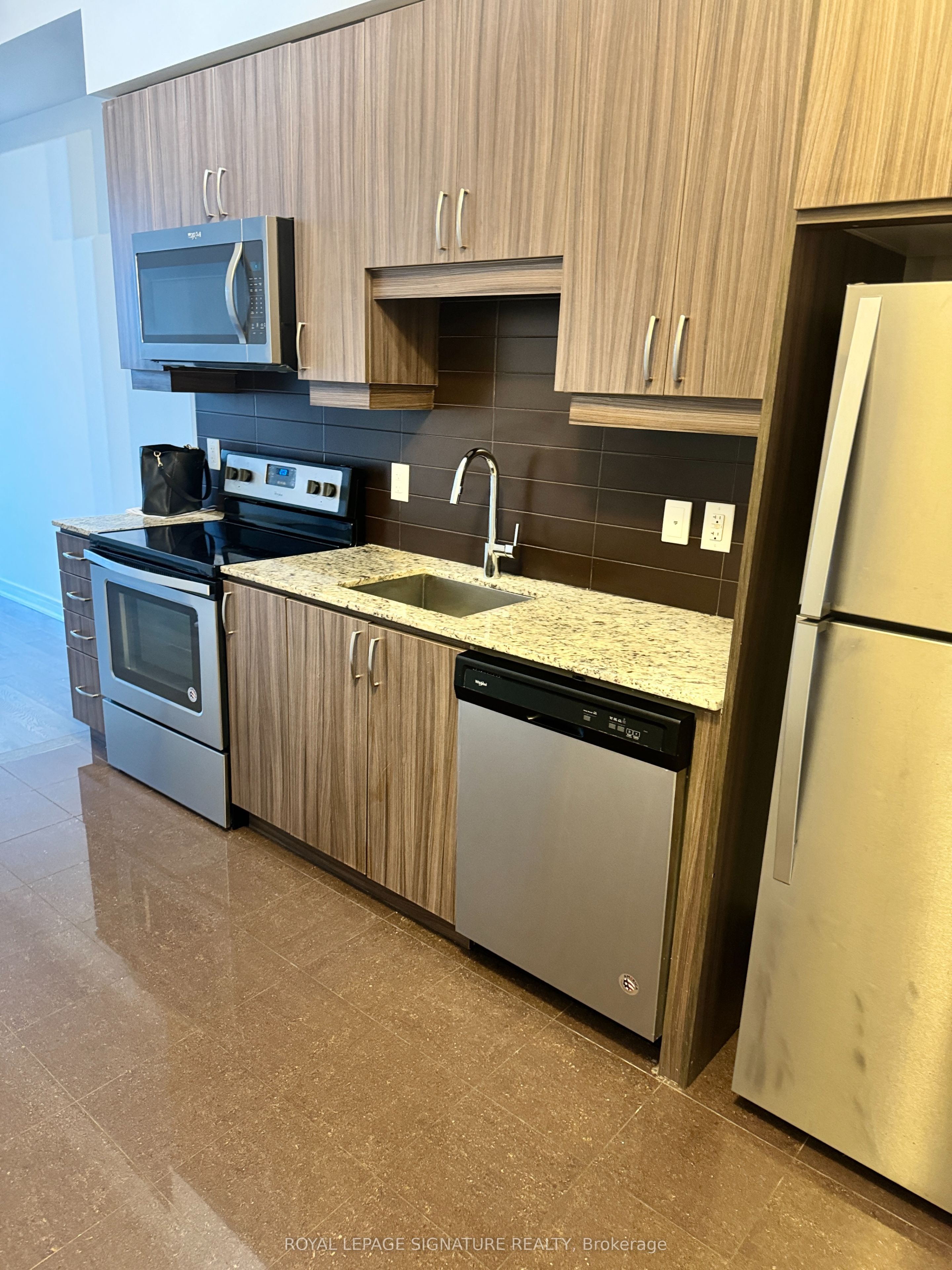 9205 Yonge Street 808, Richmond Hill, ON L4C 1V5 photo 3