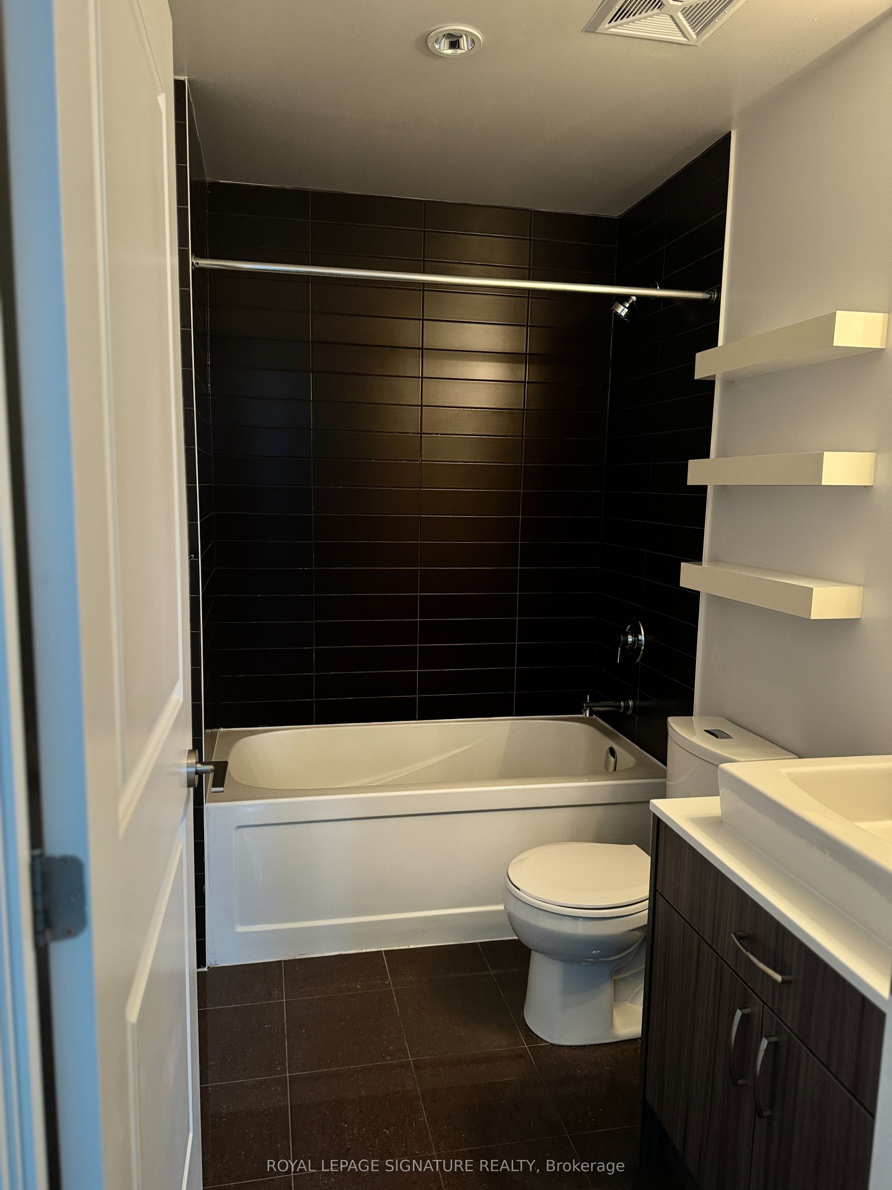 9205 Yonge Street 808, Richmond Hill, ON L4C 1V5 photo 4