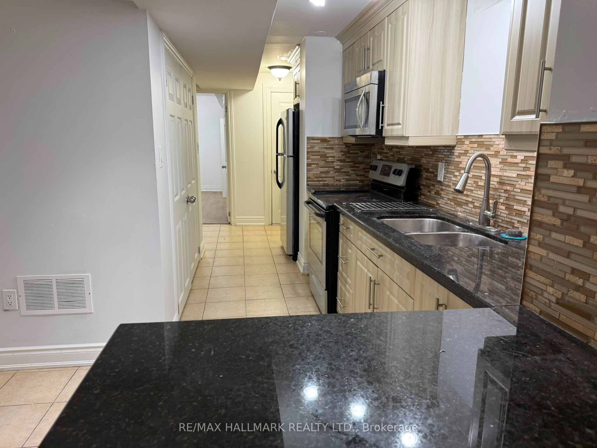 209 Old Colony Road S Basement, Richmond Hill, ON L4E 5B9 photo 3