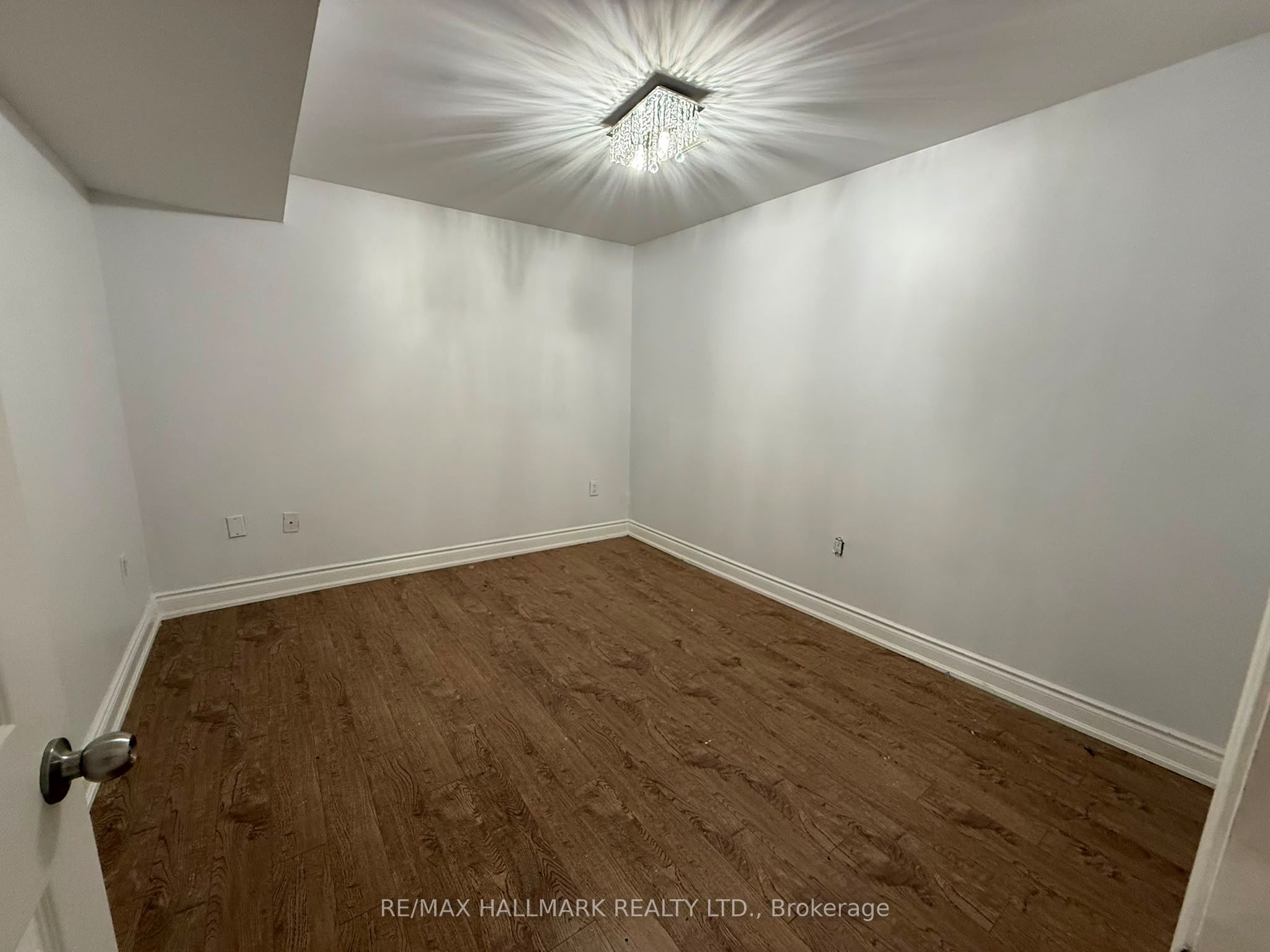 209 Old Colony Road S Basement, Richmond Hill, ON L4E 5B9 photo 4