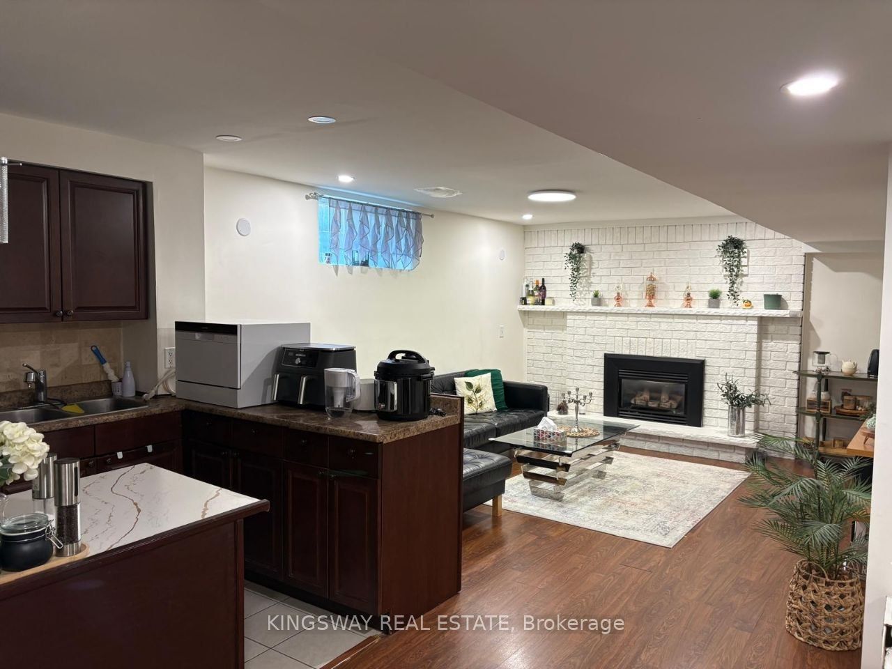 31 Oxford Street A-lower unit, Richmond Hill, ON L4C 4L6