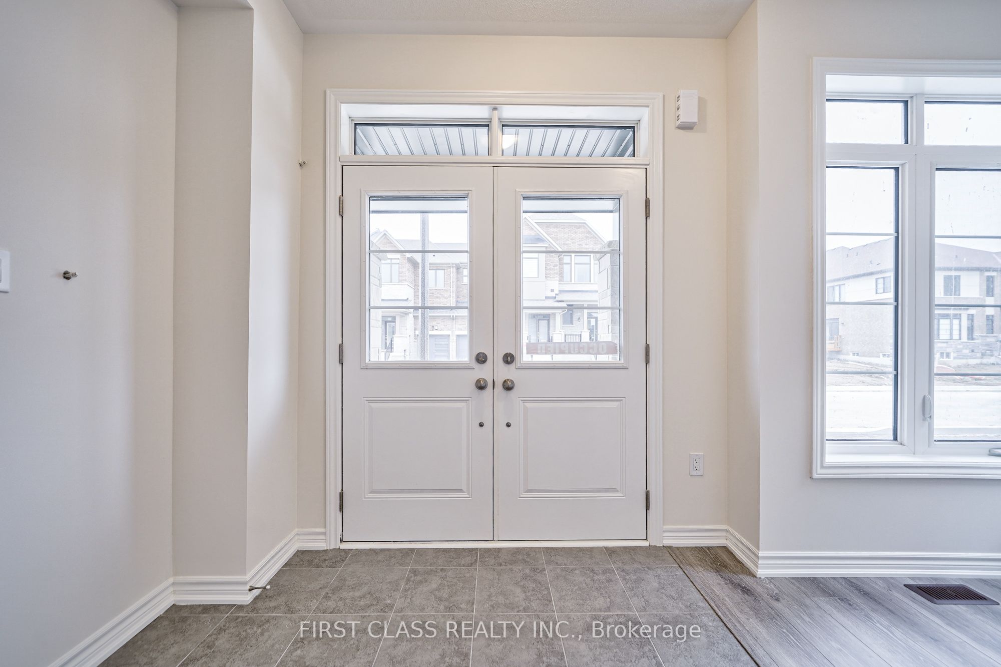 61 Kenneth Rogers Crescent, East Gwillimbury, ON L9N 0S3 photo 2