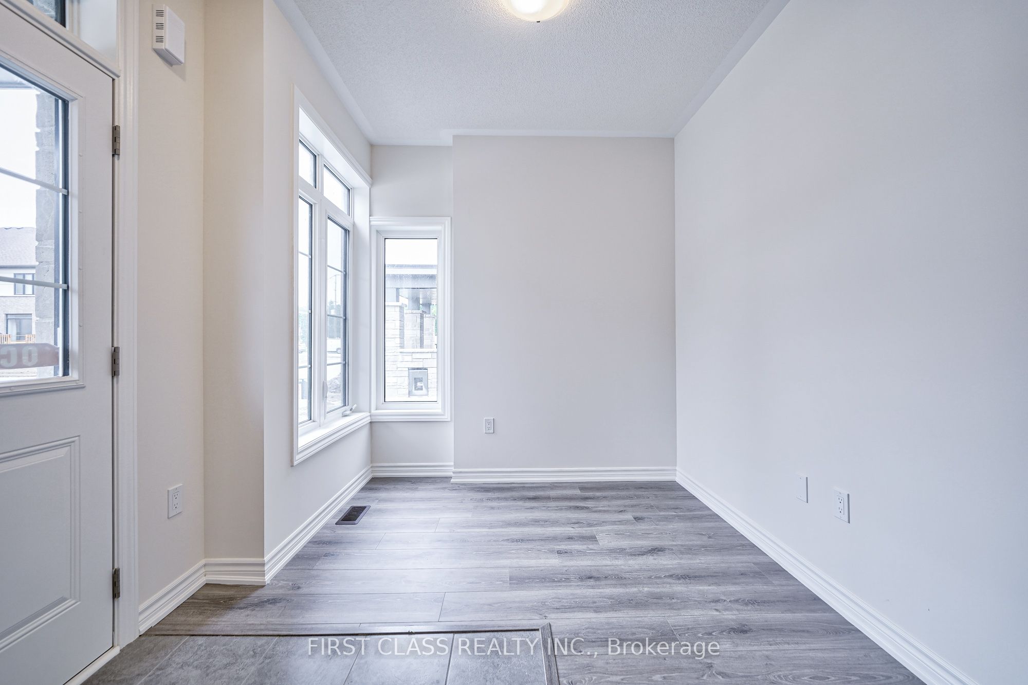 61 Kenneth Rogers Crescent, East Gwillimbury, ON L9N 0S3 photo 4