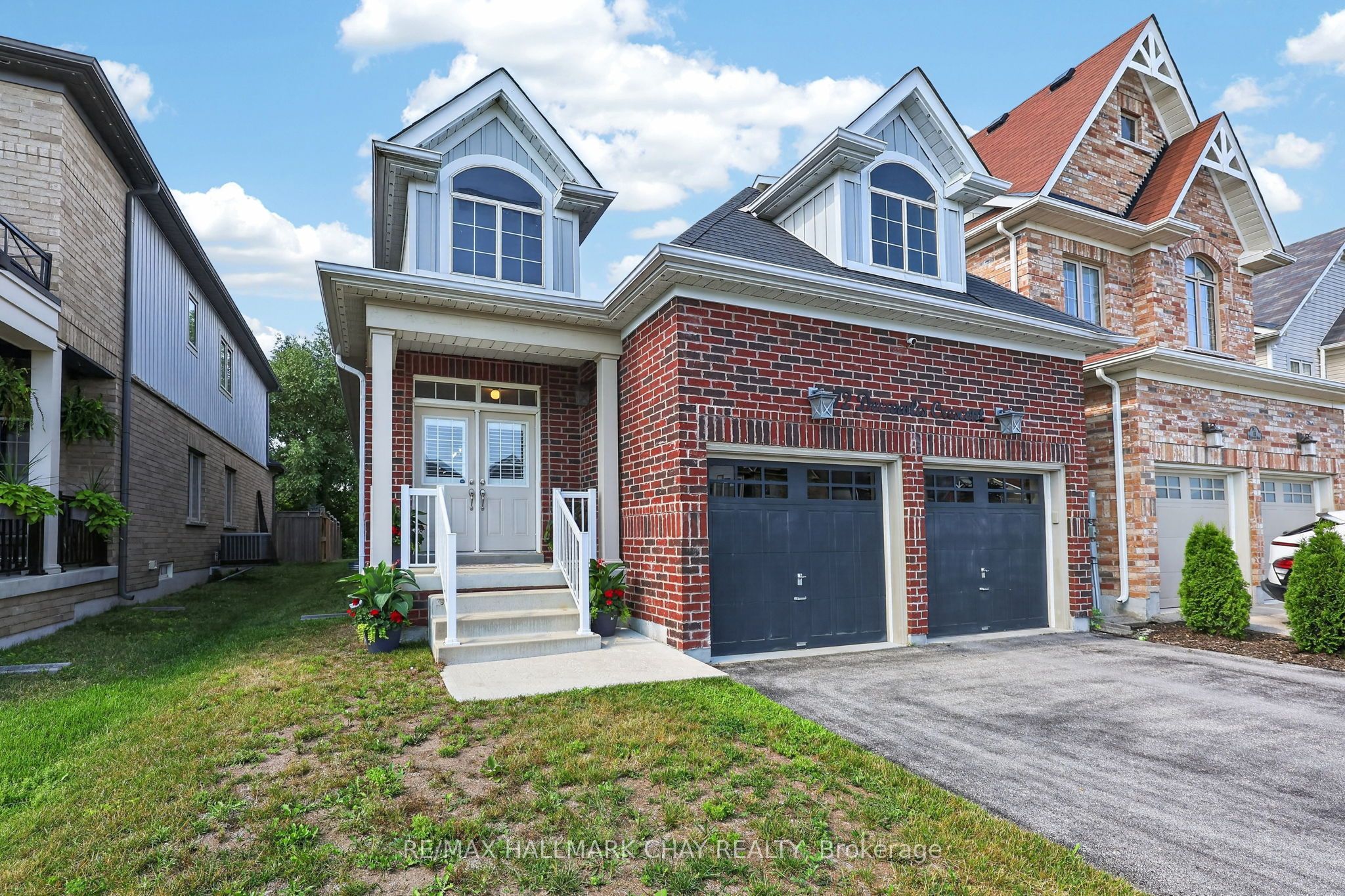 72 Decarolis Crescent, Essa, ON L3W 0B2 photo 2