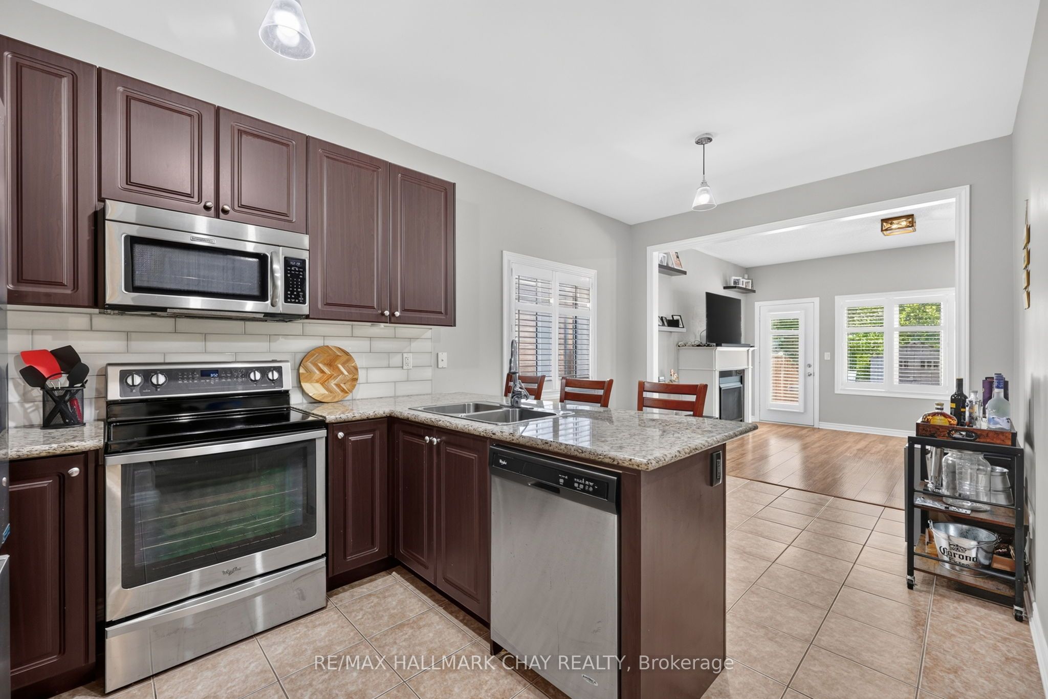 72 Decarolis Crescent, Essa, ON L3W 0B2 photo 5