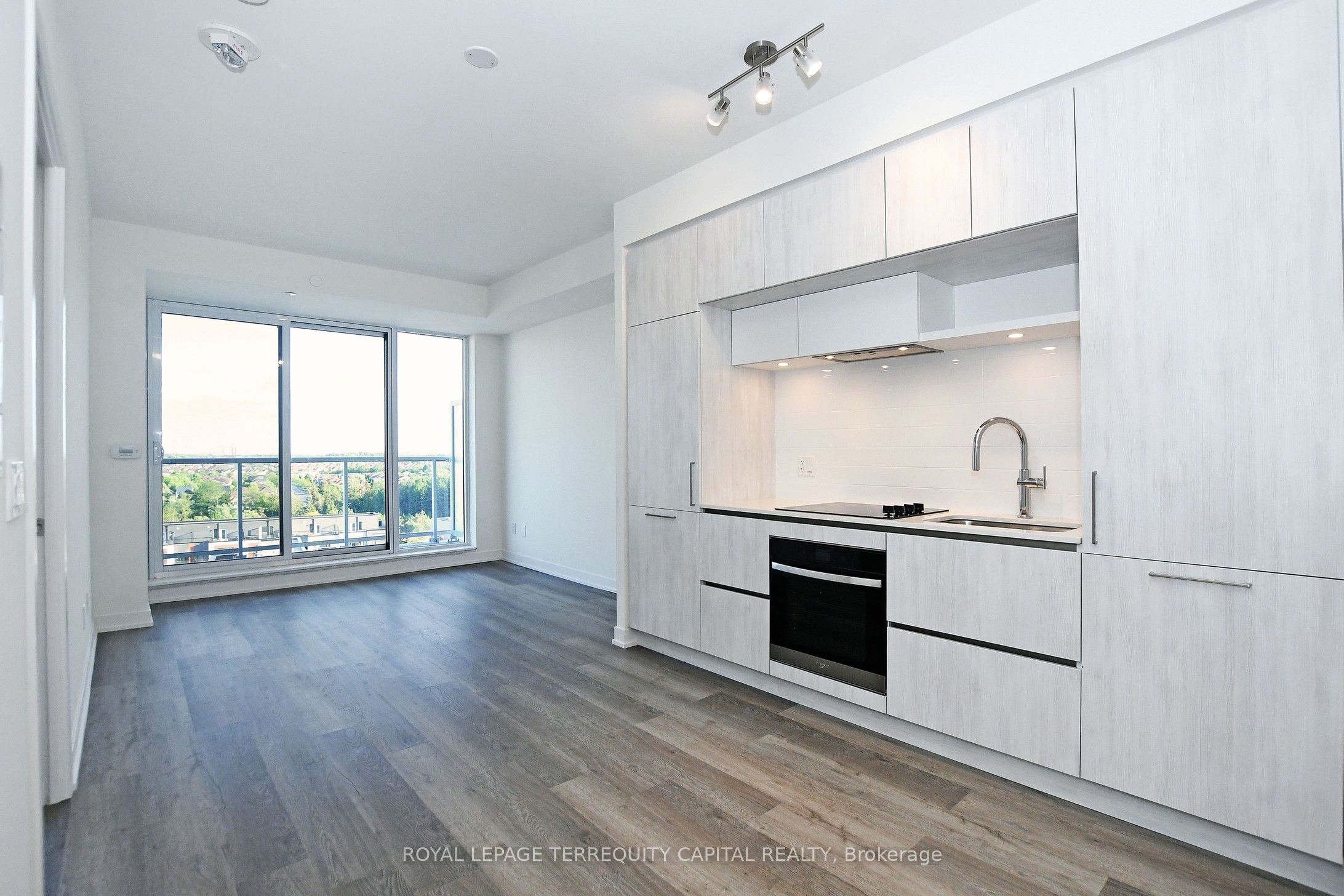 2 David Eyer Road 923, Richmond Hill, ON L4S 1M4 photo 4